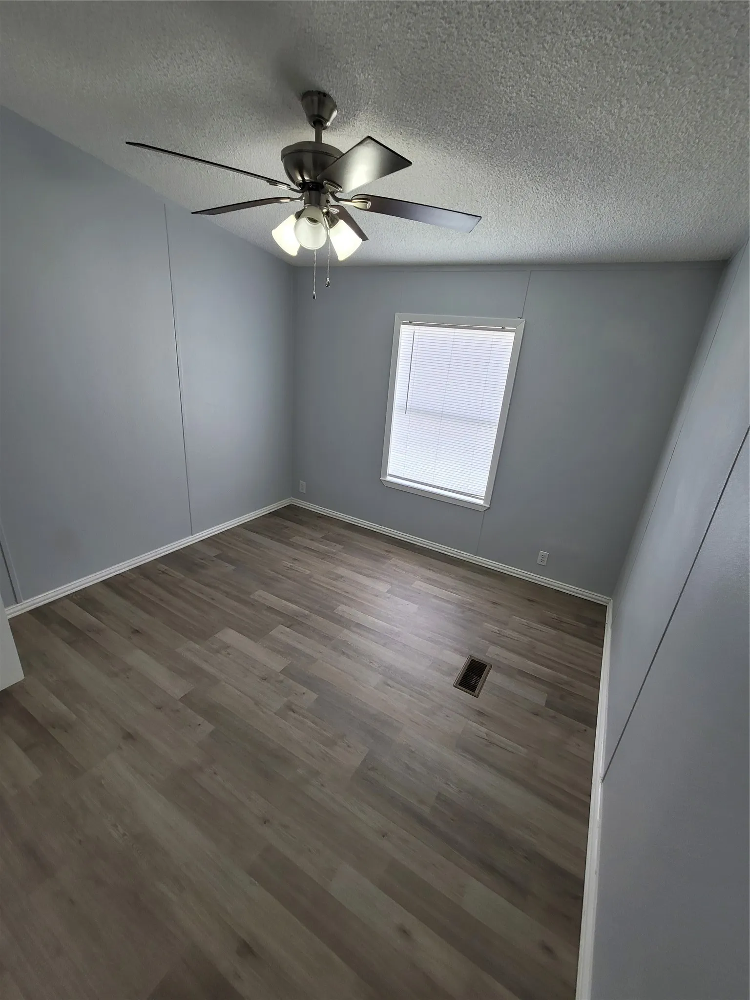 Mobile Home For Sale in Hood County , 902 DEVILS RIVER Drive, Granbury, Texas 76048, 3 Bedrooms, 2 Bathrooms, Garage spaces, 1,568 Sqft, built in 2002, Price $199,900, mls#21238222, Real Estate Agent in Granbury, Homes For Sale in Hood county, Homes For Sale in Granbury, Realtor in Granbury Texas, Real Estate Brokerage Independent Realty Texas, Luminita Cordes Realtor
