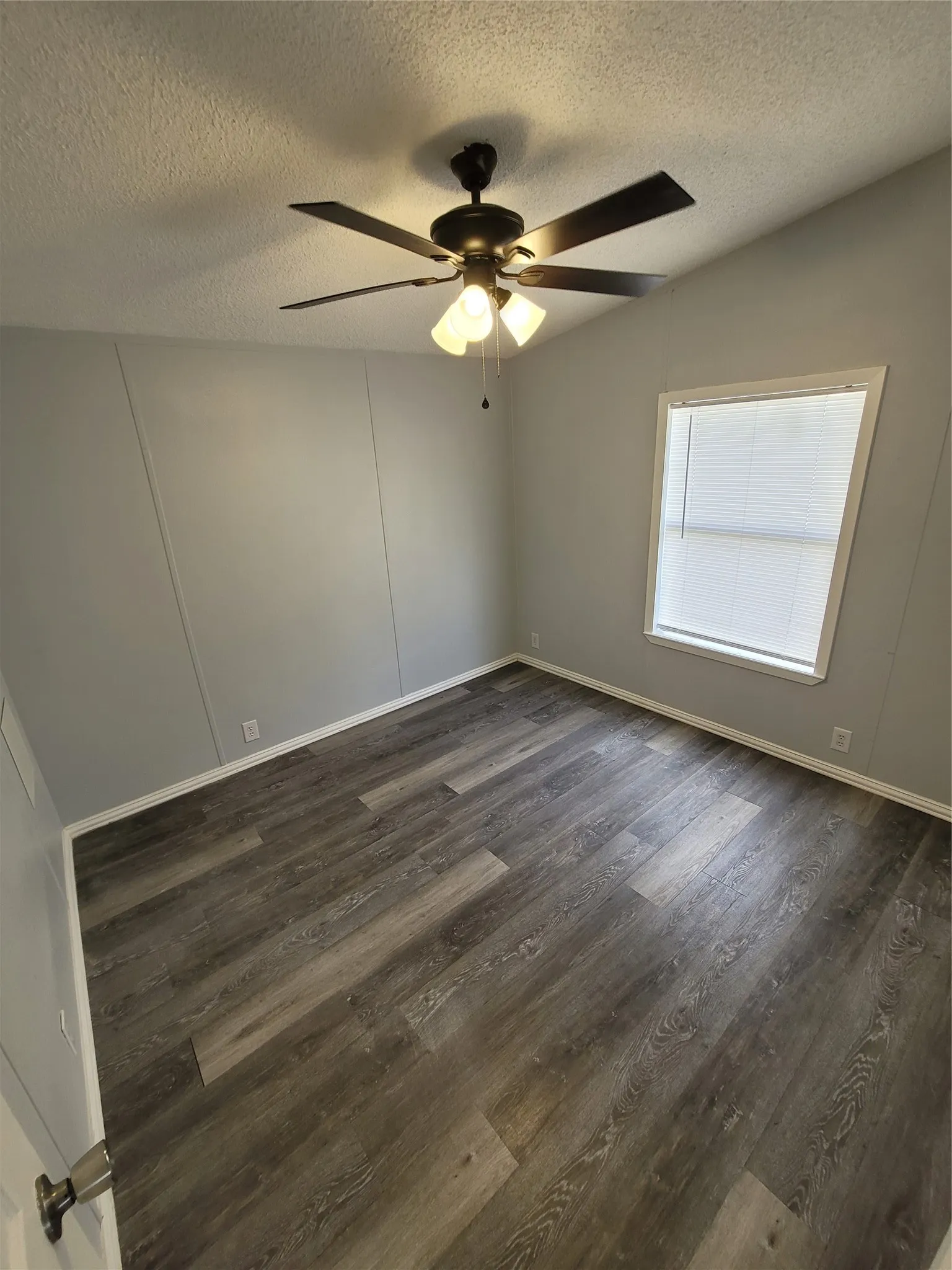 Mobile Home For Sale in Hood County , 902 DEVILS RIVER Drive, Granbury, Texas 76048, 3 Bedrooms, 2 Bathrooms, Garage spaces, 1,568 Sqft, built in 2002, Price $199,900, mls#21238222, Real Estate Agent in Granbury, Homes For Sale in Hood county, Homes For Sale in Granbury, Realtor in Granbury Texas, Real Estate Brokerage Independent Realty Texas, Luminita Cordes Realtor