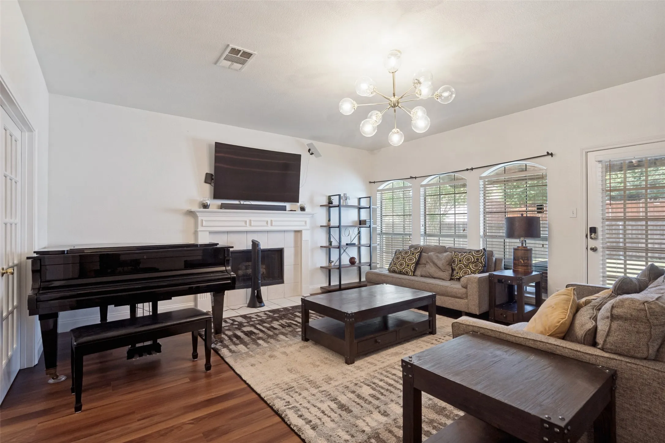 Single Family Residence For Sale in Collin County , 8005 Alderwood Place, Plano, Texas 75025, 4 Bedroom, 3 Bathroom, 2 Garage spaces, 2,686 Sqft, built in 1996, Preowned, mls#21238127, Real Estate Agent in Plano, Homes For Sale in Collin county, Homes For Sale in Plano, Realtor in Plano Texas, Real Estate Brokerage Independent Realty Texas, Luminita Cordes Realtor