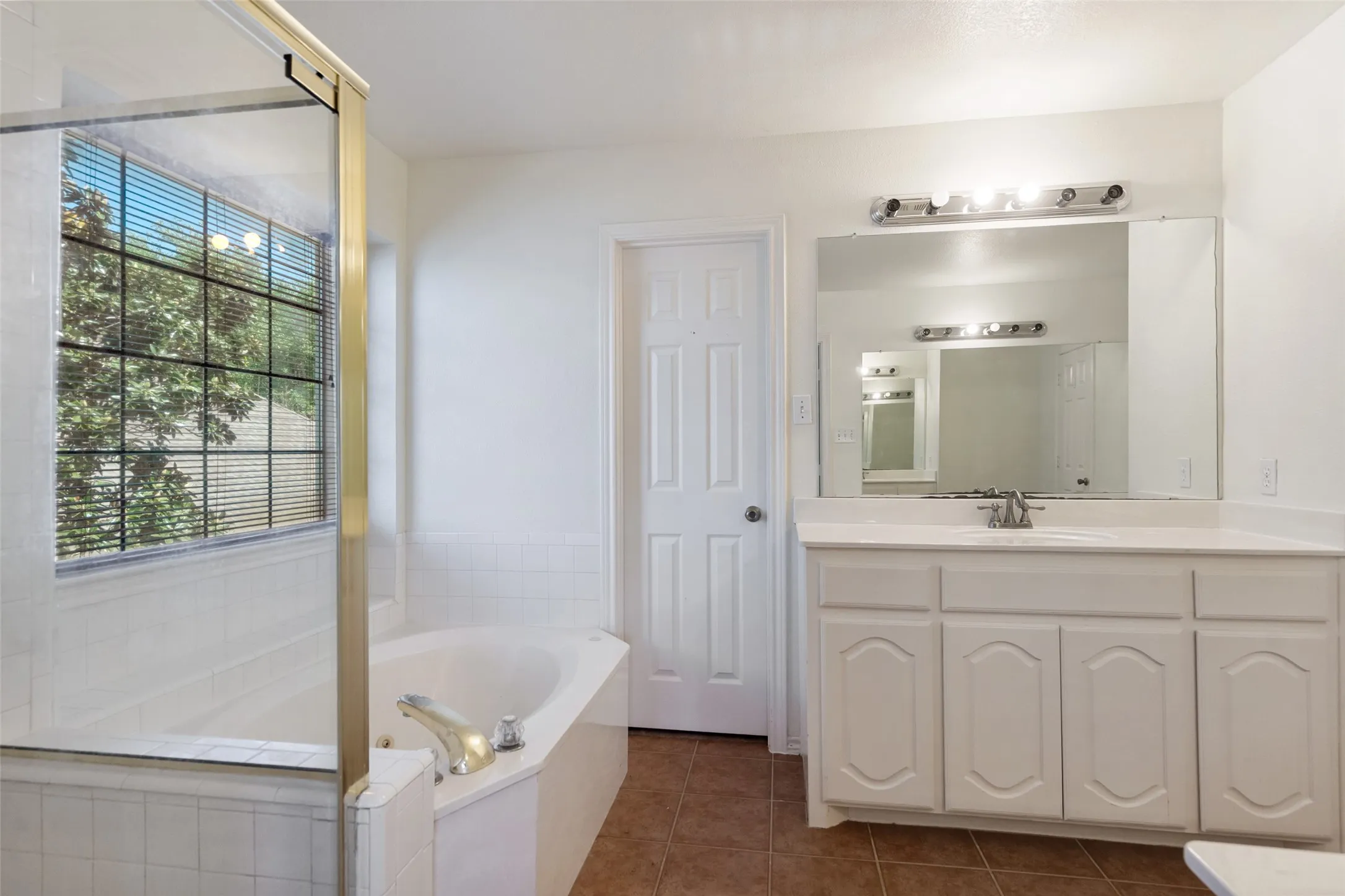 Single Family Residence For Sale in Collin County , 8005 Alderwood Place, Plano, Texas 75025, 4 Bedroom, 3 Bathroom, 2 Garage spaces, 2,686 Sqft, built in 1996, Preowned, mls#21238127, Real Estate Agent in Plano, Homes For Sale in Collin county, Homes For Sale in Plano, Realtor in Plano Texas, Real Estate Brokerage Independent Realty Texas, Luminita Cordes Realtor