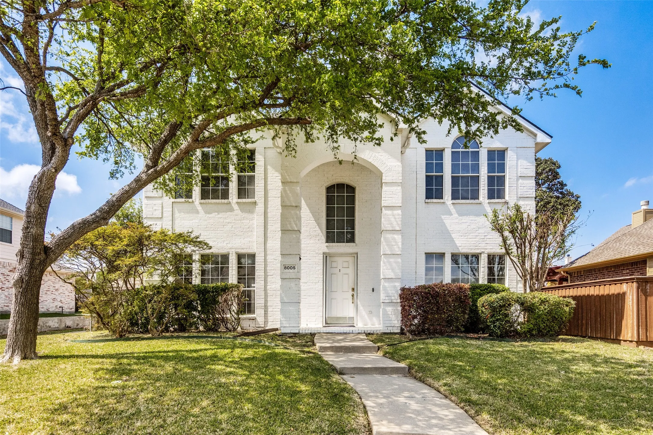 Single Family Residence For Sale in Collin County , 8005 Alderwood Place, Plano, Texas 75025, 4 Bedroom, 3 Bathroom, 2 Garage spaces, 2,686 Sqft, built in 1996, Preowned, mls#21238127, Real Estate Agent in Plano, Homes For Sale in Collin county, Homes For Sale in Plano, Realtor in Plano Texas, Real Estate Brokerage Independent Realty Texas, Luminita Cordes Realtor