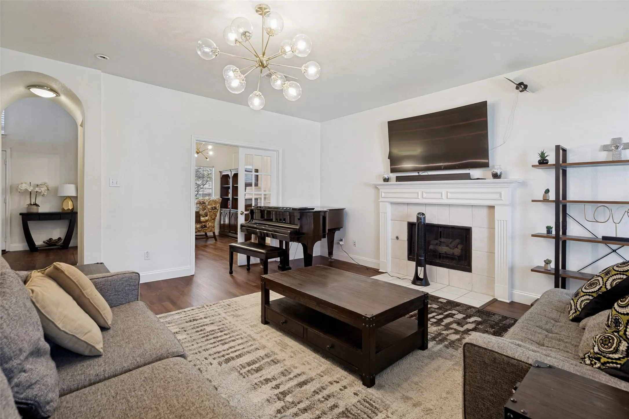 Single Family Residence For Sale in Collin County , 8005 Alderwood Place, Plano, Texas 75025, 4 Bedroom, 3 Bathroom, 2 Garage spaces, 2,686 Sqft, built in 1996, Preowned, mls#21238127, Real Estate Agent in Plano, Homes For Sale in Collin county, Homes For Sale in Plano, Realtor in Plano Texas, Real Estate Brokerage Independent Realty Texas, Luminita Cordes Realtor