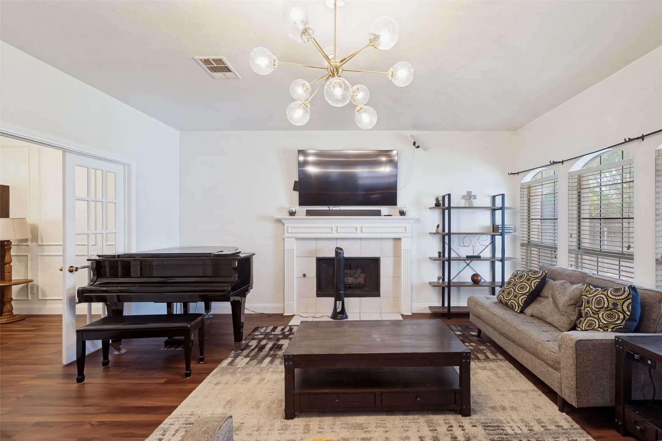 Single Family Residence For Sale in Collin County , 8005 Alderwood Place, Plano, Texas 75025, 4 Bedroom, 3 Bathroom, 2 Garage spaces, 2,686 Sqft, built in 1996, Preowned, mls#21238127, Real Estate Agent in Plano, Homes For Sale in Collin county, Homes For Sale in Plano, Realtor in Plano Texas, Real Estate Brokerage Independent Realty Texas, Luminita Cordes Realtor