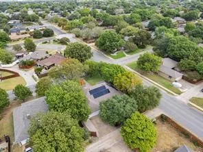 Single Family Residence For Sale in Collin County , 816 Autumn Lake Drive, Allen, Texas 75002, 4 Bedroom, 2 Bathroom, 2 Garage spaces, 2,240 Sqft, built in 1976, Preowned, mls#21237582, Real Estate Agent in Allen, Homes For Sale in Collin county, Homes For Sale in Allen, Realtor in Allen Texas, Real Estate Brokerage Independent Realty Texas, Luminita Cordes Realtor