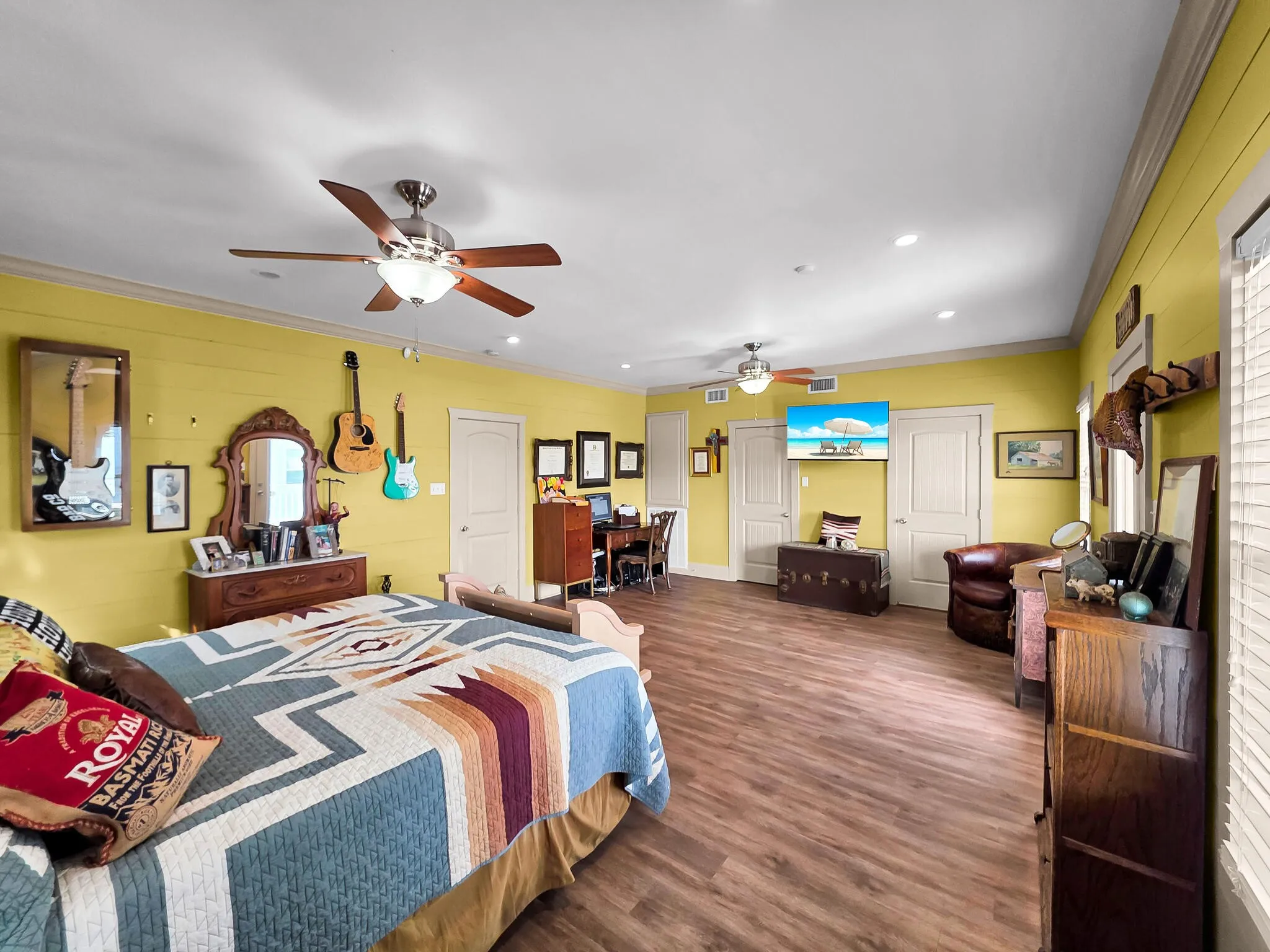 Single Family Residence For Sale in Galveston County , 931 Bahama Dr, Crystal Beach, Texas 77650, 4 Bedroom, 3 Bathroom, 1 Garage spaces, 2,392 Sqft, built in 2011, Preowned, mls#21237676, Real Estate Agent in Crystal Beach, Homes For Sale in Galveston county, Homes For Sale in Crystal Beach, Realtor in Crystal Beach Texas, Real Estate Brokerage Independent Realty Texas, Luminita Cordes Realtor