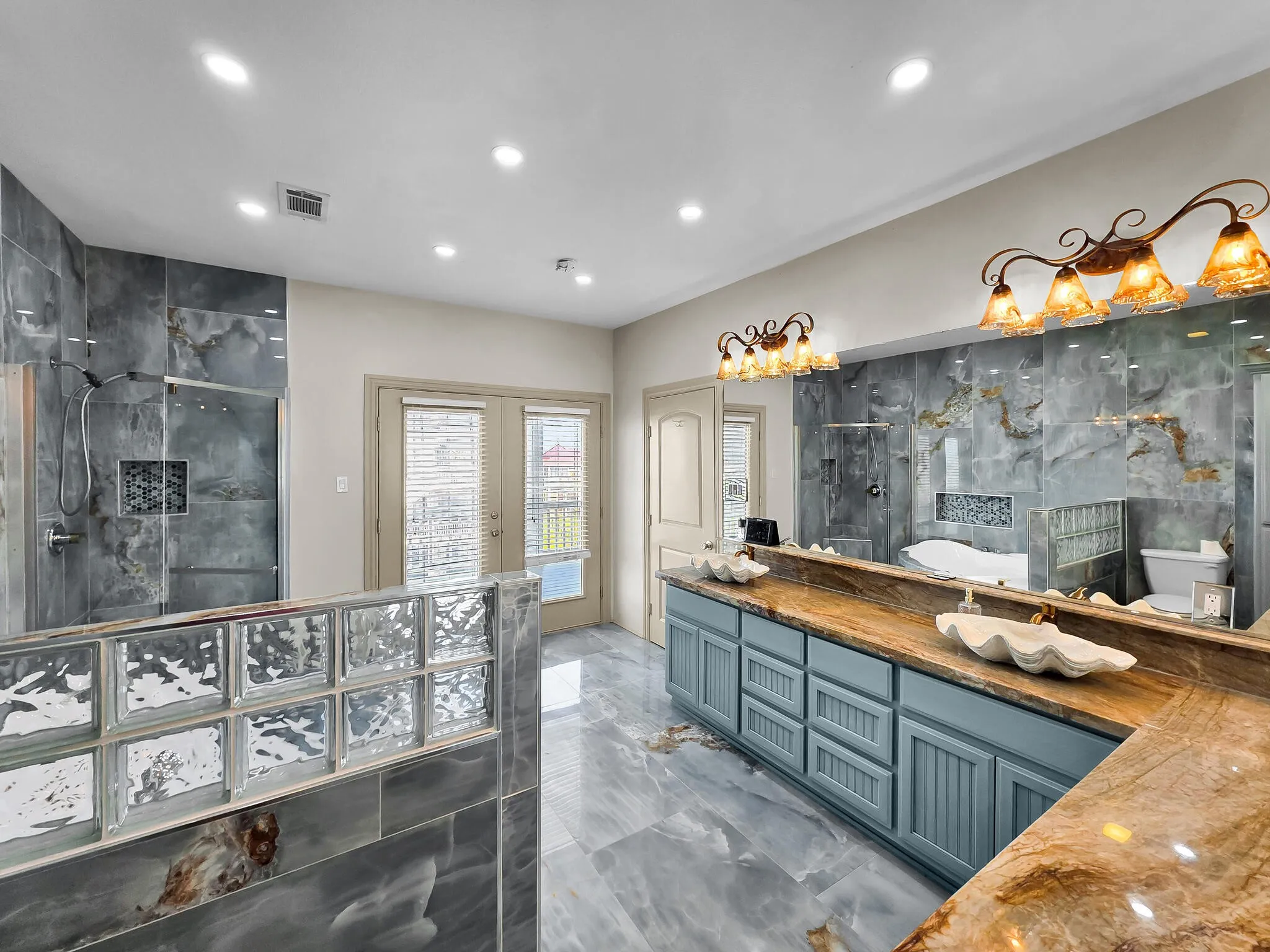 Single Family Residence For Sale in Galveston County , 931 Bahama Dr, Crystal Beach, Texas 77650, 4 Bedroom, 3 Bathroom, 1 Garage spaces, 2,392 Sqft, built in 2011, Preowned, mls#21237676, Real Estate Agent in Crystal Beach, Homes For Sale in Galveston county, Homes For Sale in Crystal Beach, Realtor in Crystal Beach Texas, Real Estate Brokerage Independent Realty Texas, Luminita Cordes Realtor