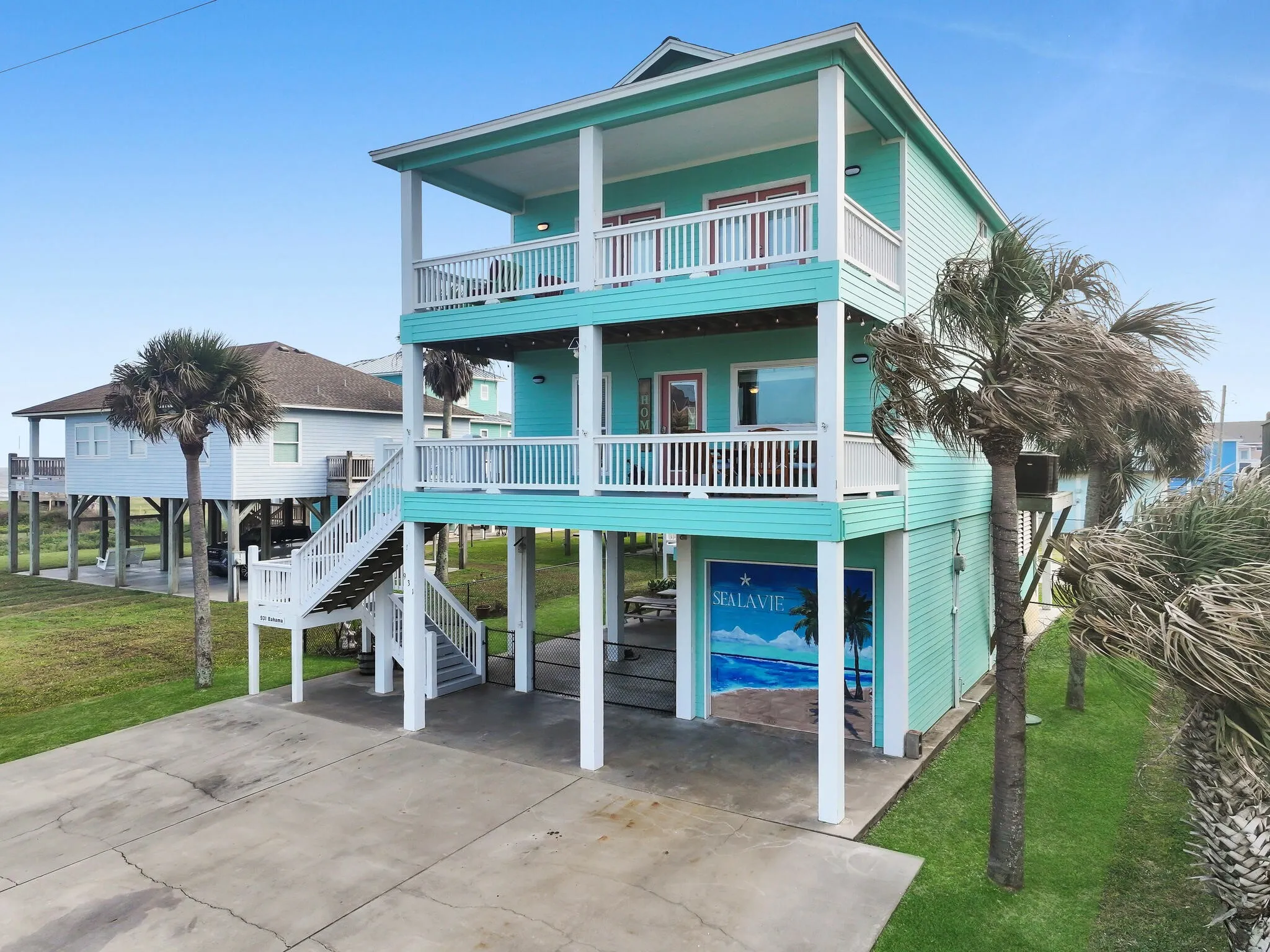 Single Family Residence For Sale in Galveston County , 931 Bahama Dr, Crystal Beach, Texas 77650, 4 Bedroom, 3 Bathroom, 1 Garage spaces, 2,392 Sqft, built in 2011, Preowned, mls#21237676, Real Estate Agent in Crystal Beach, Homes For Sale in Galveston county, Homes For Sale in Crystal Beach, Realtor in Crystal Beach Texas, Real Estate Brokerage Independent Realty Texas, Luminita Cordes Realtor