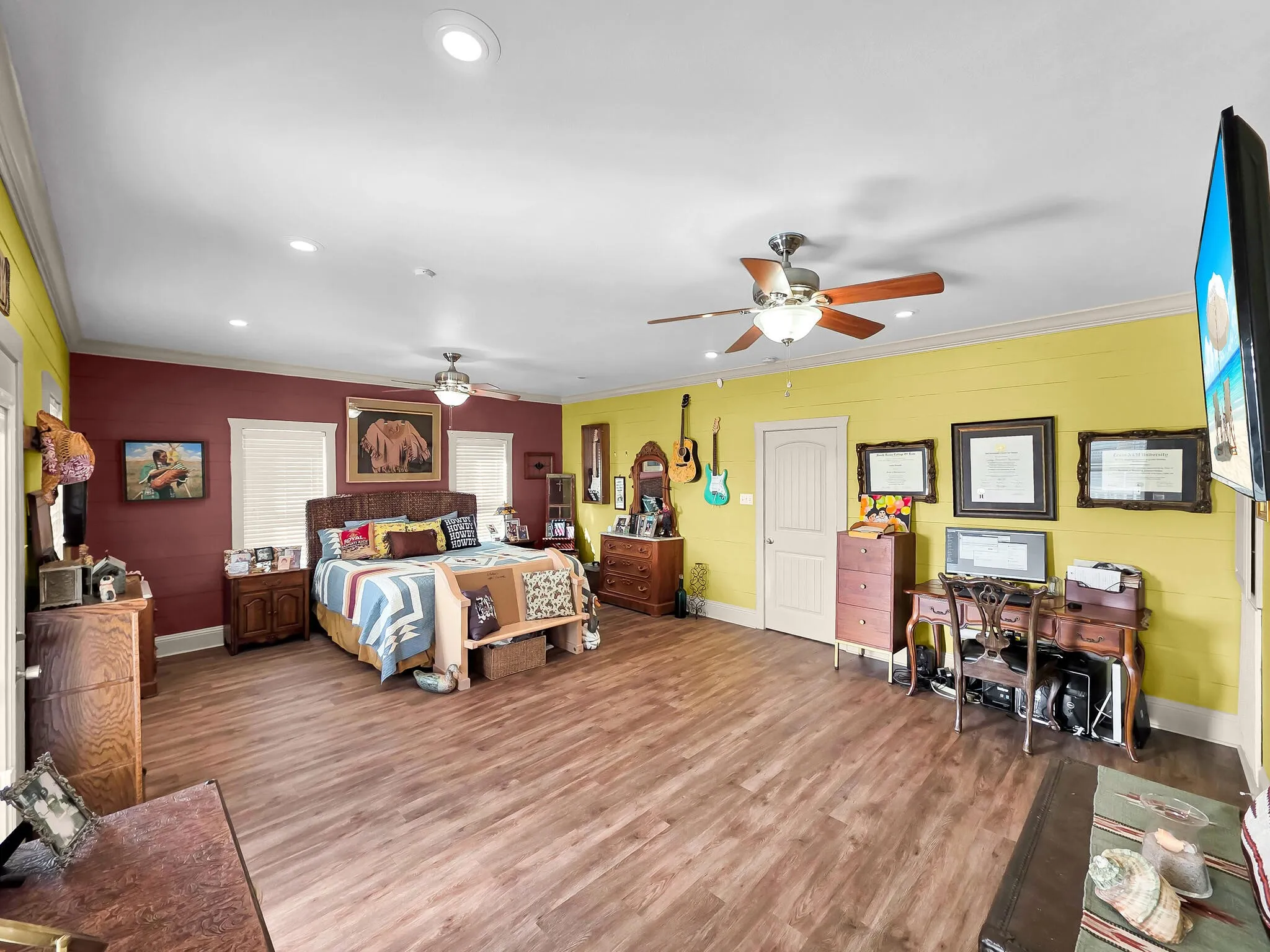 Single Family Residence For Sale in Galveston County , 931 Bahama Dr, Crystal Beach, Texas 77650, 4 Bedroom, 3 Bathroom, 1 Garage spaces, 2,392 Sqft, built in 2011, Preowned, mls#21237676, Real Estate Agent in Crystal Beach, Homes For Sale in Galveston county, Homes For Sale in Crystal Beach, Realtor in Crystal Beach Texas, Real Estate Brokerage Independent Realty Texas, Luminita Cordes Realtor