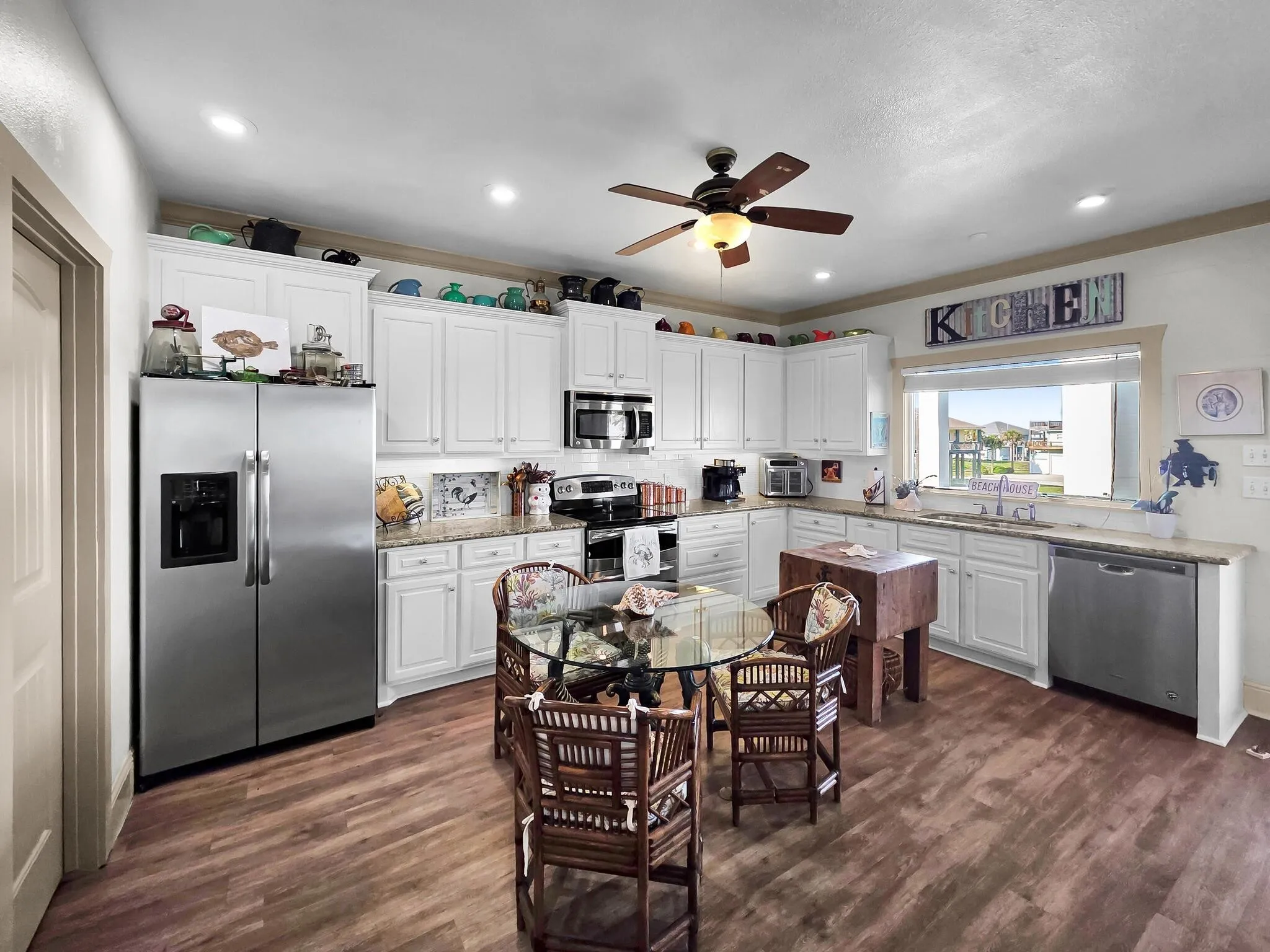 Single Family Residence For Sale in Galveston County , 931 Bahama Dr, Crystal Beach, Texas 77650, 4 Bedroom, 3 Bathroom, 1 Garage spaces, 2,392 Sqft, built in 2011, Preowned, mls#21237676, Real Estate Agent in Crystal Beach, Homes For Sale in Galveston county, Homes For Sale in Crystal Beach, Realtor in Crystal Beach Texas, Real Estate Brokerage Independent Realty Texas, Luminita Cordes Realtor