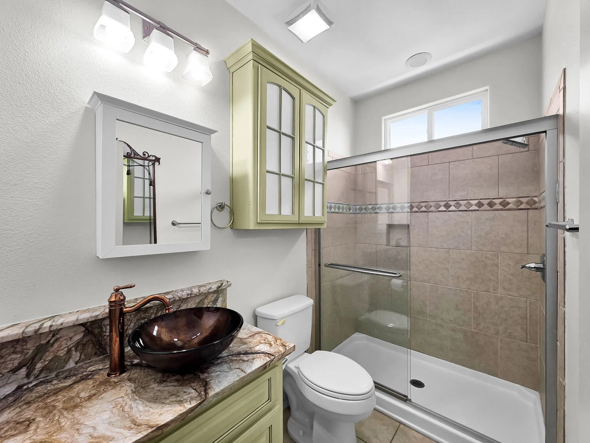 Single Family Residence For Sale in Galveston County , 931 Bahama Dr, Crystal Beach, Texas 77650, 4 Bedroom, 3 Bathroom, 1 Garage spaces, 2,392 Sqft, built in 2011, Preowned, mls#21237676, Real Estate Agent in Crystal Beach, Homes For Sale in Galveston county, Homes For Sale in Crystal Beach, Realtor in Crystal Beach Texas, Real Estate Brokerage Independent Realty Texas, Luminita Cordes Realtor