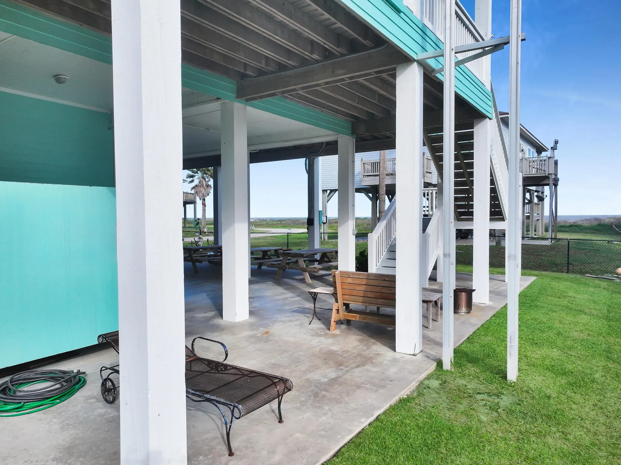 Single Family Residence For Sale in Galveston County , 931 Bahama Dr, Crystal Beach, Texas 77650, 4 Bedroom, 3 Bathroom, 1 Garage spaces, 2,392 Sqft, built in 2011, Preowned, mls#21237676, Real Estate Agent in Crystal Beach, Homes For Sale in Galveston county, Homes For Sale in Crystal Beach, Realtor in Crystal Beach Texas, Real Estate Brokerage Independent Realty Texas, Luminita Cordes Realtor