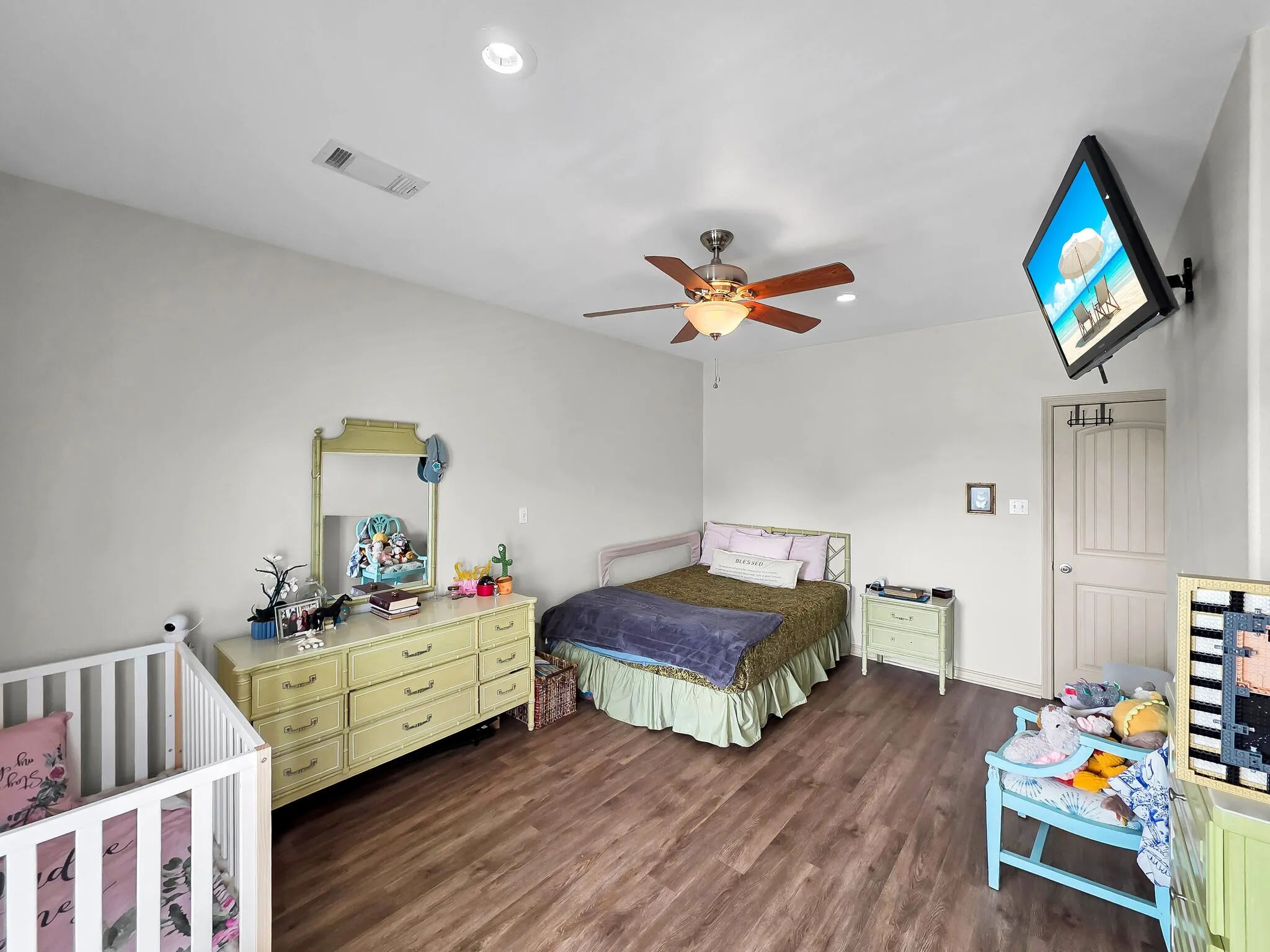 Single Family Residence For Sale in Galveston County , 931 Bahama Dr, Crystal Beach, Texas 77650, 4 Bedroom, 3 Bathroom, 1 Garage spaces, 2,392 Sqft, built in 2011, Preowned, mls#21237676, Real Estate Agent in Crystal Beach, Homes For Sale in Galveston county, Homes For Sale in Crystal Beach, Realtor in Crystal Beach Texas, Real Estate Brokerage Independent Realty Texas, Luminita Cordes Realtor