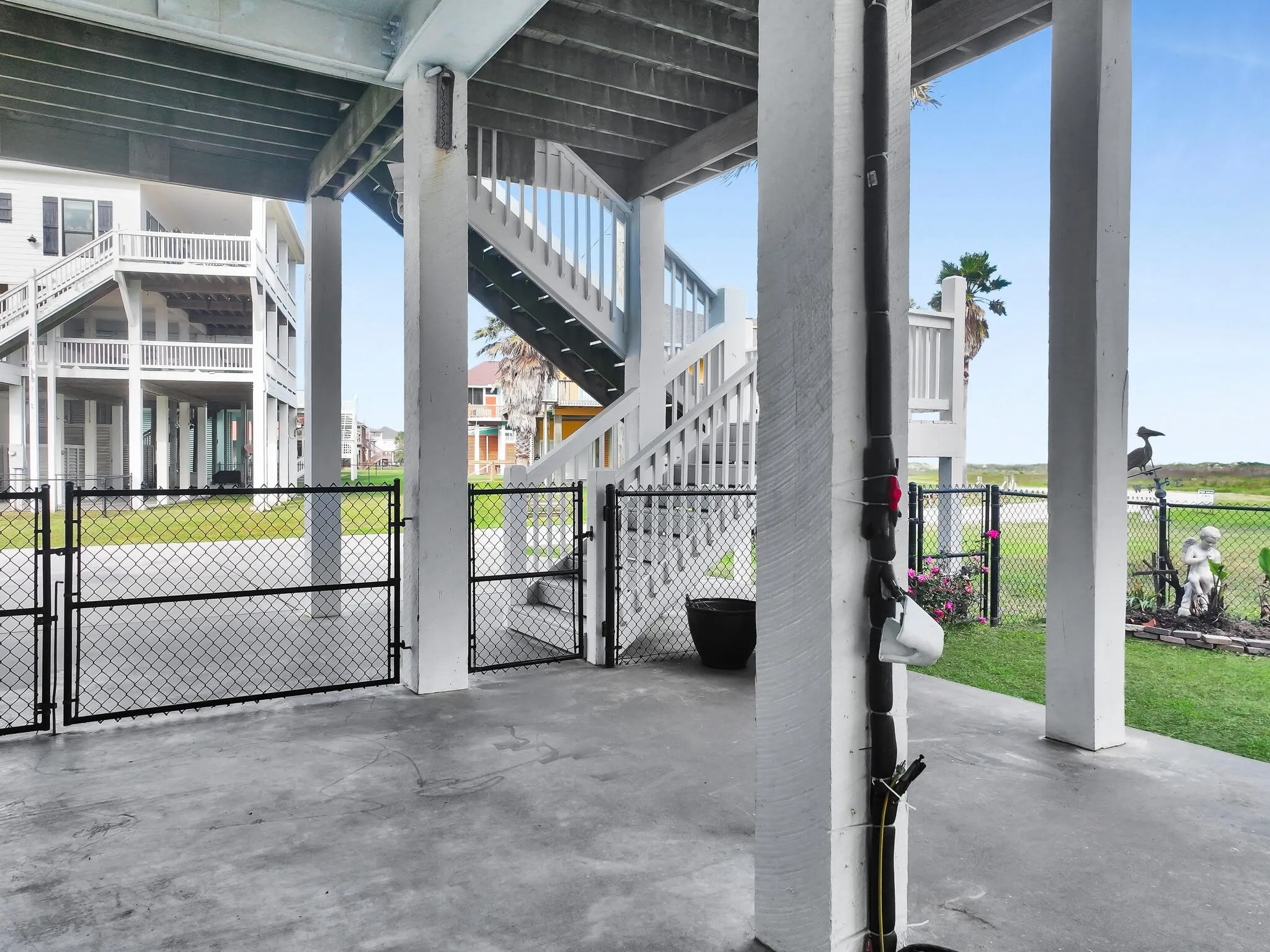 Single Family Residence For Sale in Galveston County , 931 Bahama Dr, Crystal Beach, Texas 77650, 4 Bedroom, 3 Bathroom, 1 Garage spaces, 2,392 Sqft, built in 2011, Preowned, mls#21237676, Real Estate Agent in Crystal Beach, Homes For Sale in Galveston county, Homes For Sale in Crystal Beach, Realtor in Crystal Beach Texas, Real Estate Brokerage Independent Realty Texas, Luminita Cordes Realtor