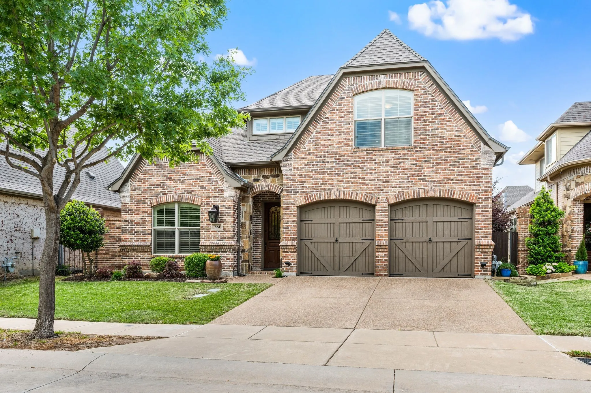Single Family Residence For Sale in Tarrant County , 724 E Hill Street, Keller, Texas 76248, 3 Bedroom, 3 Bathroom, 2 Garage spaces, 2,712 Sqft, built in 2012, Preowned, Price $720,000, mls#21235185, Real Estate Agent in Keller, Homes For Sale in Tarrant county, Homes For Sale in Keller, Realtor in Keller Texas, Real Estate Brokerage Independent Realty Texas, Luminita Cordes Realtor