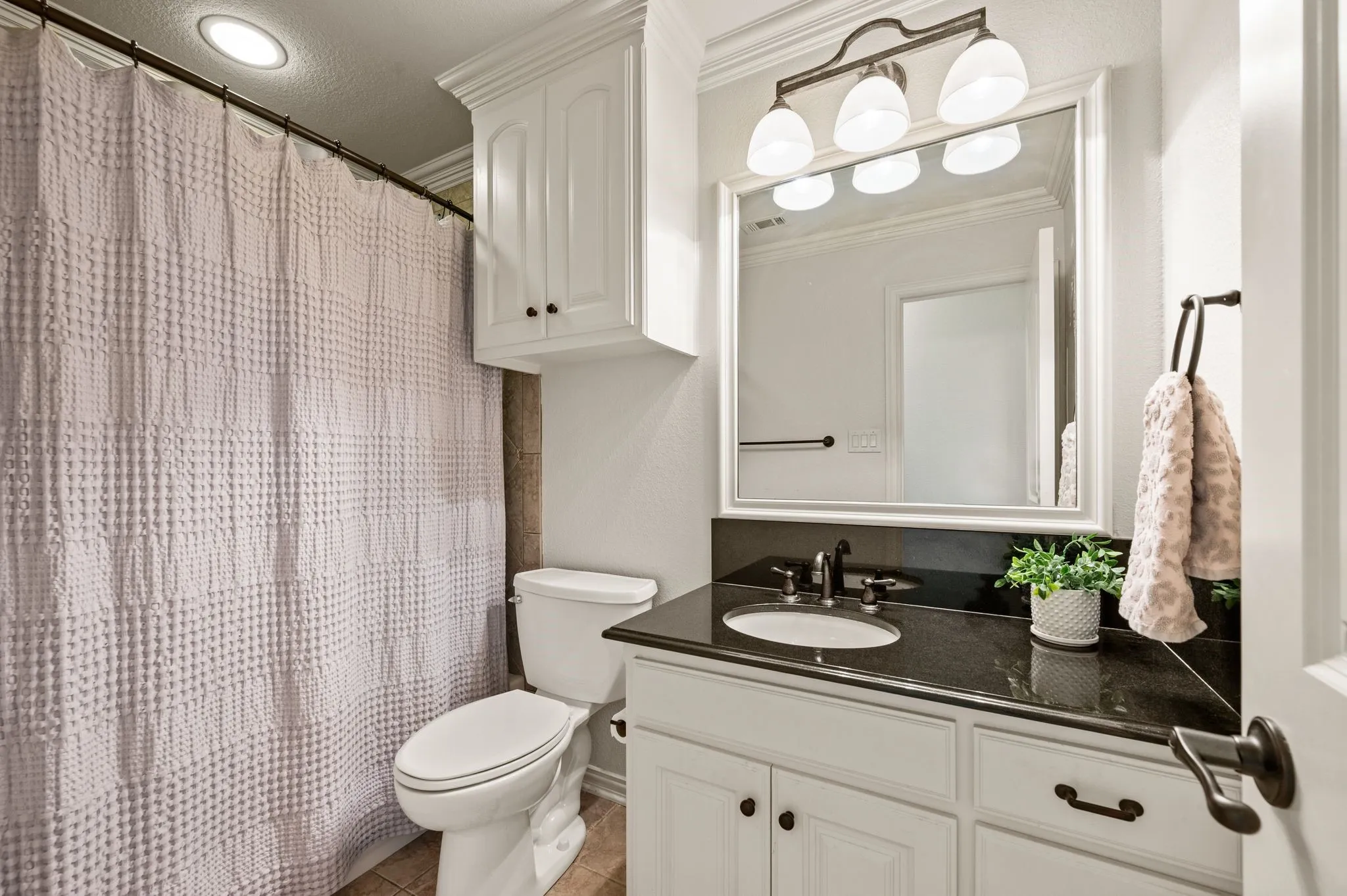 Full secondary bathroom with tub and shower combo