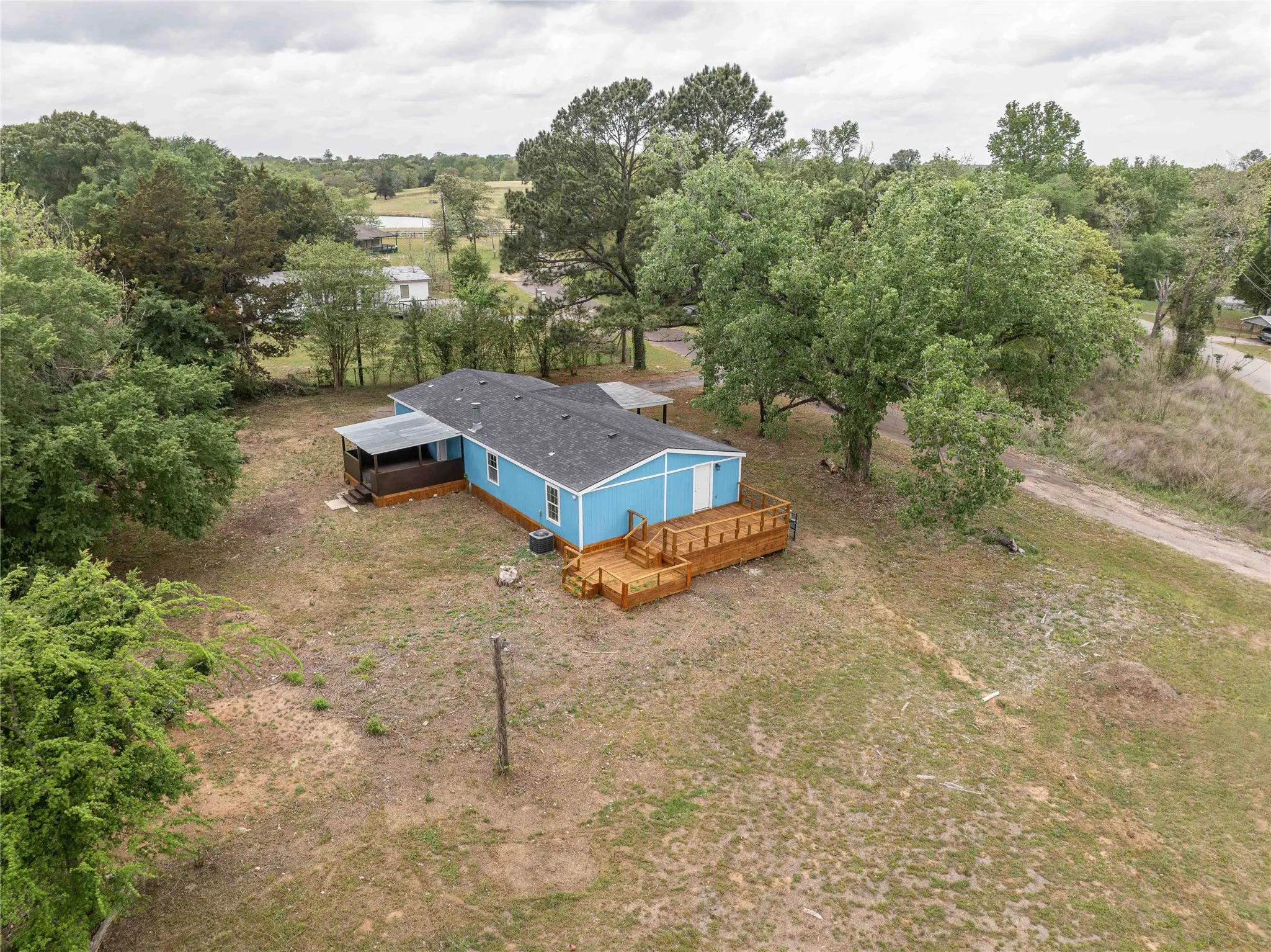 Manufactured Home For Sale in Van Zandt County , 161 Clearview Circle, Murchison, Texas 75778, 3 Bedroom, 2 Bathroom, Garage spaces, 1,680 Sqft, built in 1995, Preowned, mls#21229837, Real Estate Agent in Murchison, Homes For Sale in Van Zandt county, Homes For Sale in Murchison, Realtor in Murchison Texas, Real Estate Brokerage Independent Realty Texas, Luminita Cordes Realtor