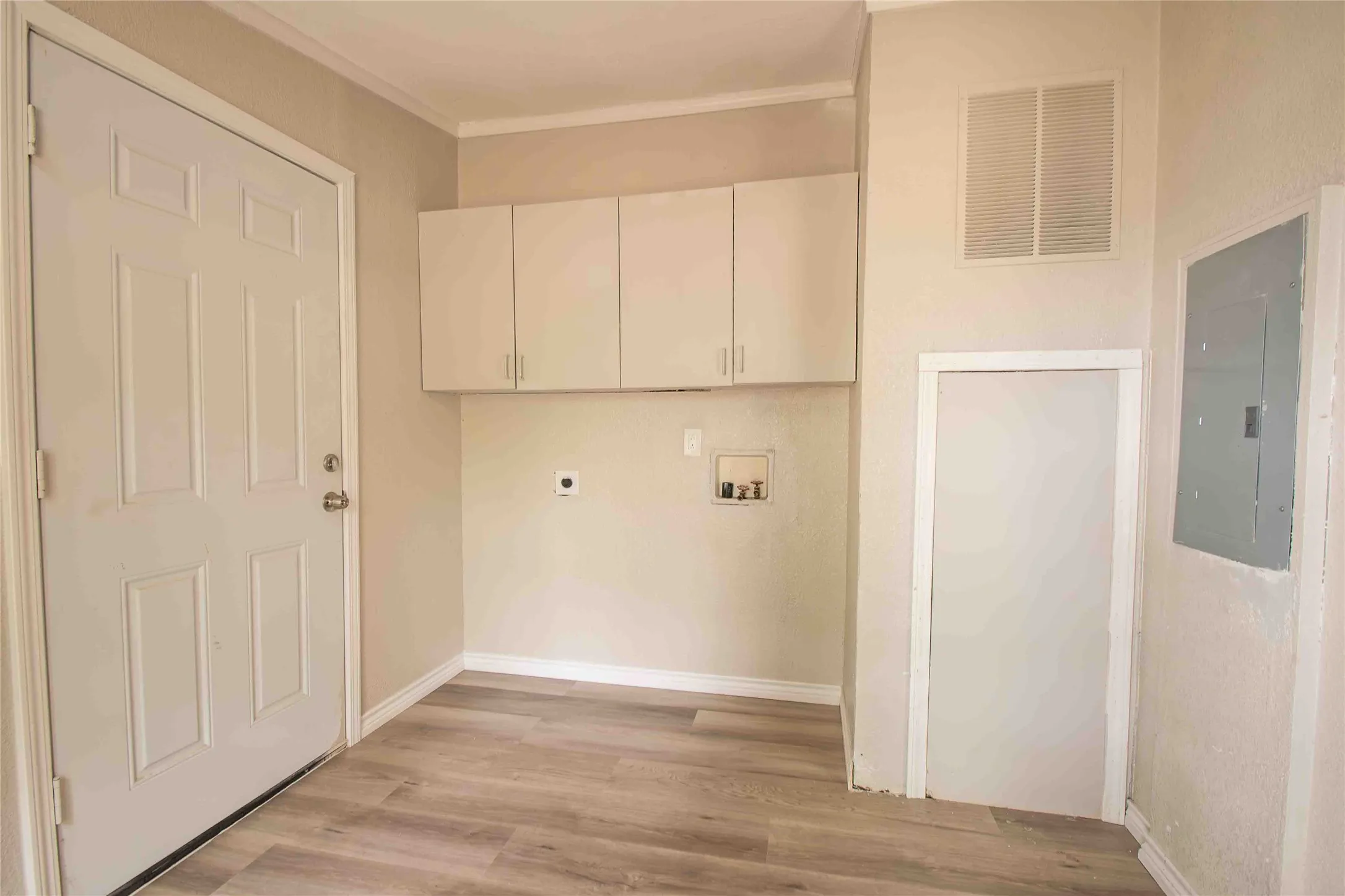 Large 8x10 laundry room