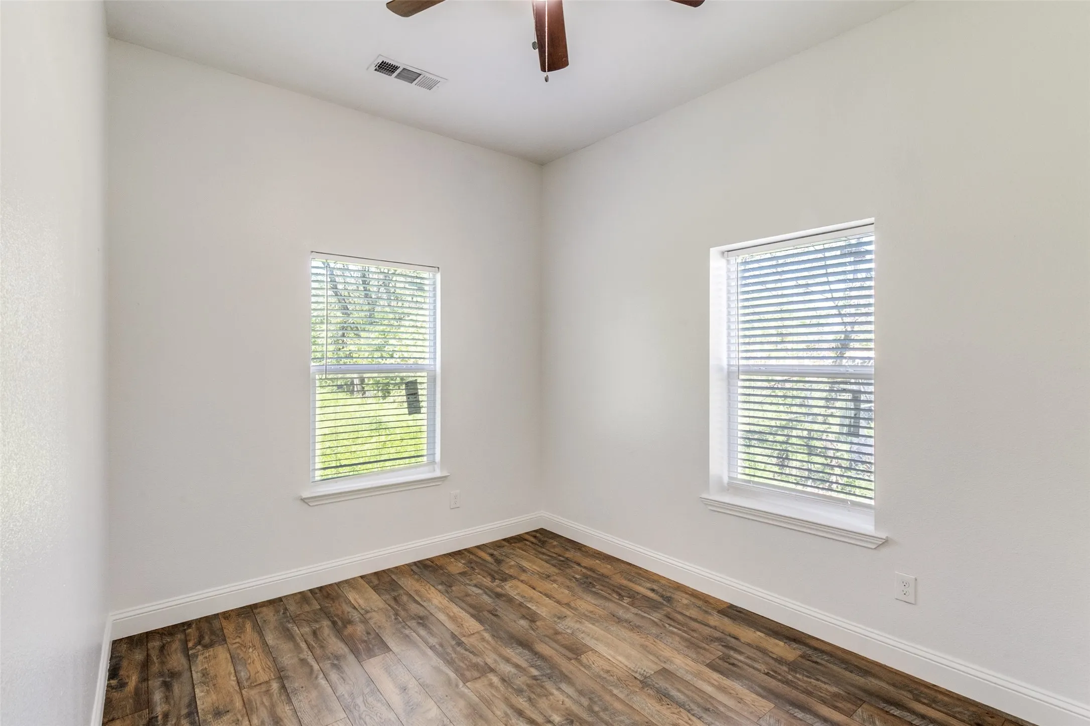 Single Family Residence For Rent in Dallas County , 2323 Stoneman Street, Dallas, Texas 75215, 4 Bedroom, 2 Bathroom, Garage spaces, 1,480 Sqft, built in 1921, mls#21238359, Real Estate Agent in Dallas, Homes For Rent in Dallas county, Homes For Rent in Dallas, Realtor in Dallas Texas, Real Estate Brokerage Independent Realty Texas, Luminita Cordes Realtor