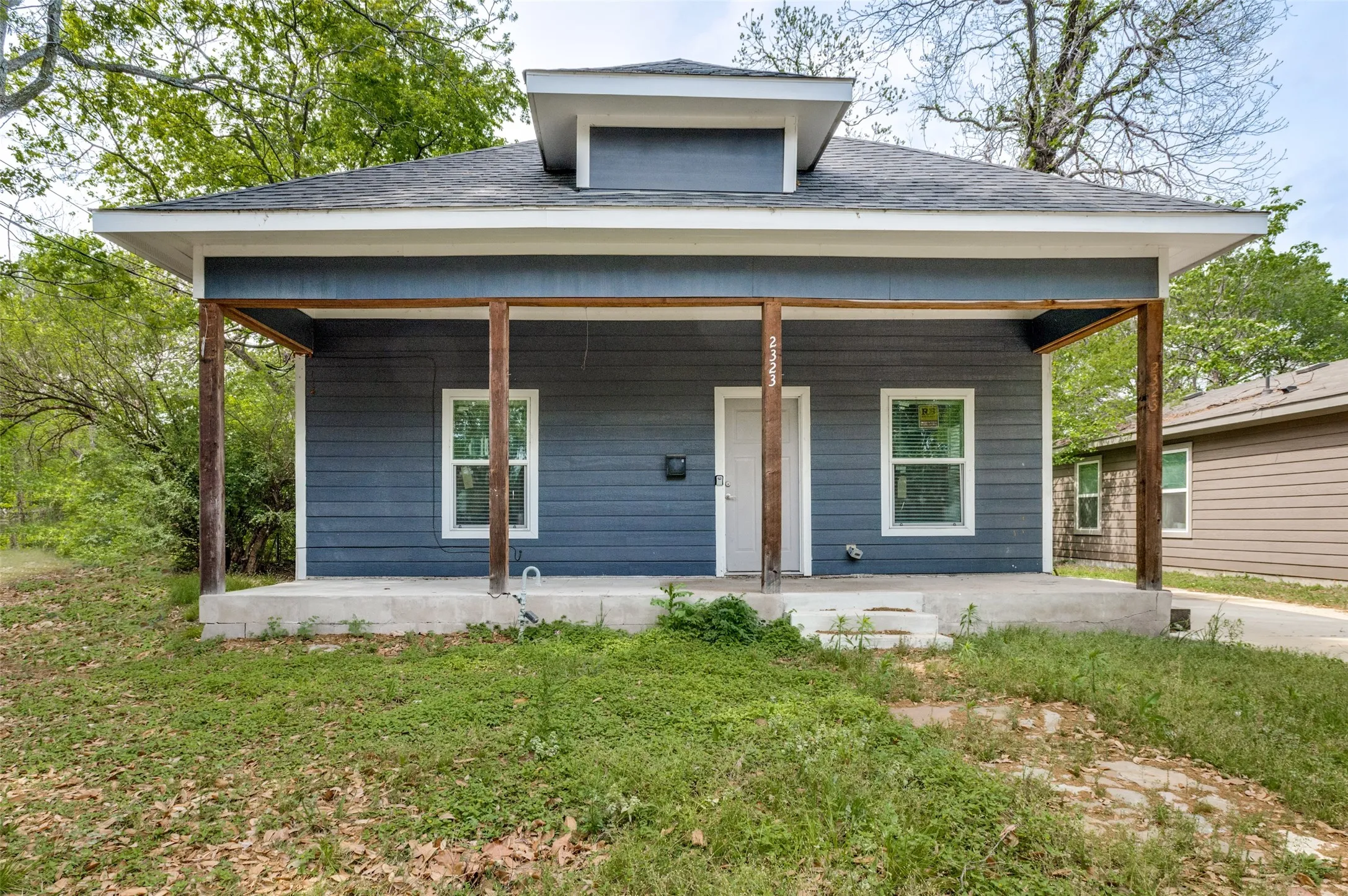 Single Family Residence For Rent in Dallas County , 2323 Stoneman Street, Dallas, Texas 75215, 4 Bedroom, 2 Bathroom, Garage spaces, 1,480 Sqft, built in 1921, mls#21238359, Real Estate Agent in Dallas, Homes For Rent in Dallas county, Homes For Rent in Dallas, Realtor in Dallas Texas, Real Estate Brokerage Independent Realty Texas, Luminita Cordes Realtor