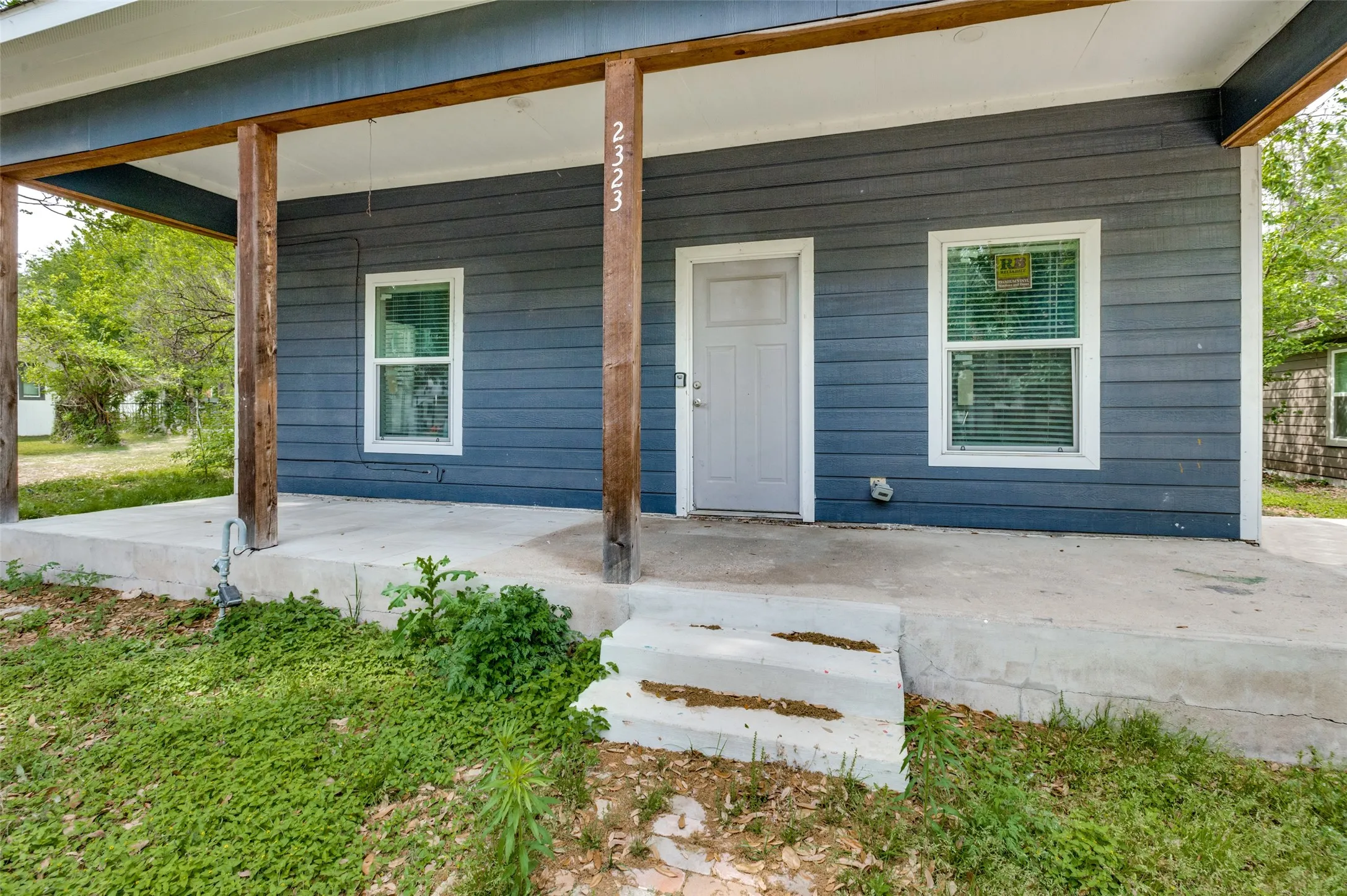 Single Family Residence For Rent in Dallas County , 2323 Stoneman Street, Dallas, Texas 75215, 4 Bedroom, 2 Bathroom, Garage spaces, 1,480 Sqft, built in 1921, mls#21238359, Real Estate Agent in Dallas, Homes For Rent in Dallas county, Homes For Rent in Dallas, Realtor in Dallas Texas, Real Estate Brokerage Independent Realty Texas, Luminita Cordes Realtor
