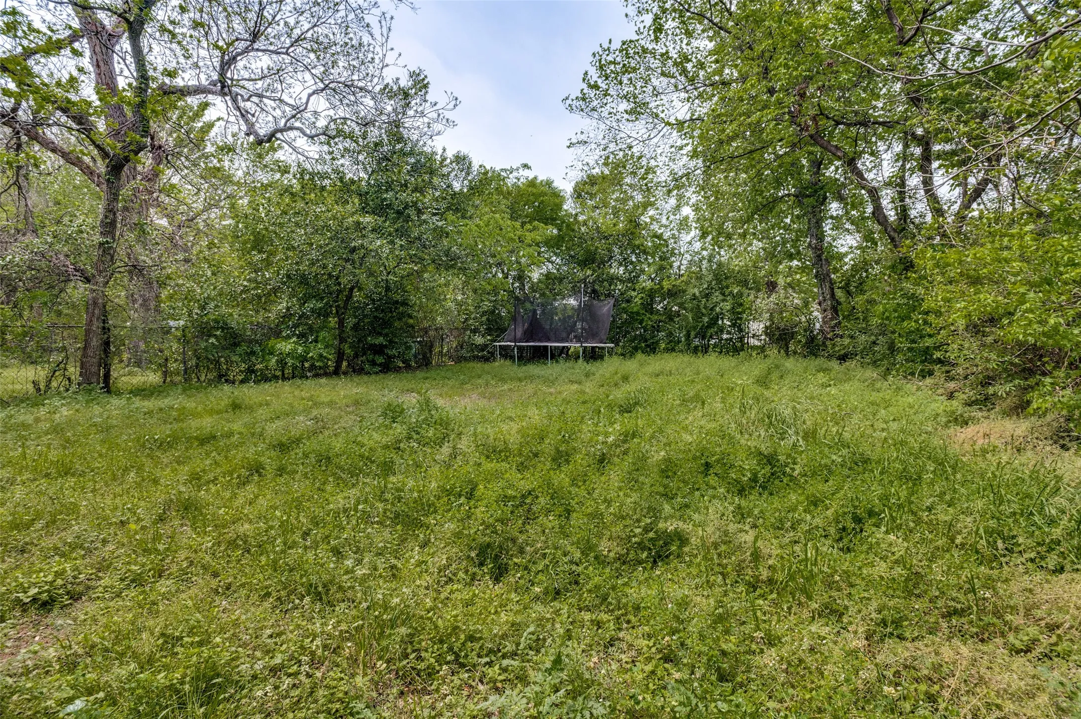 Single Family Residence For Rent in Dallas County , 2323 Stoneman Street, Dallas, Texas 75215, 4 Bedroom, 2 Bathroom, Garage spaces, 1,480 Sqft, built in 1921, mls#21238359, Real Estate Agent in Dallas, Homes For Rent in Dallas county, Homes For Rent in Dallas, Realtor in Dallas Texas, Real Estate Brokerage Independent Realty Texas, Luminita Cordes Realtor