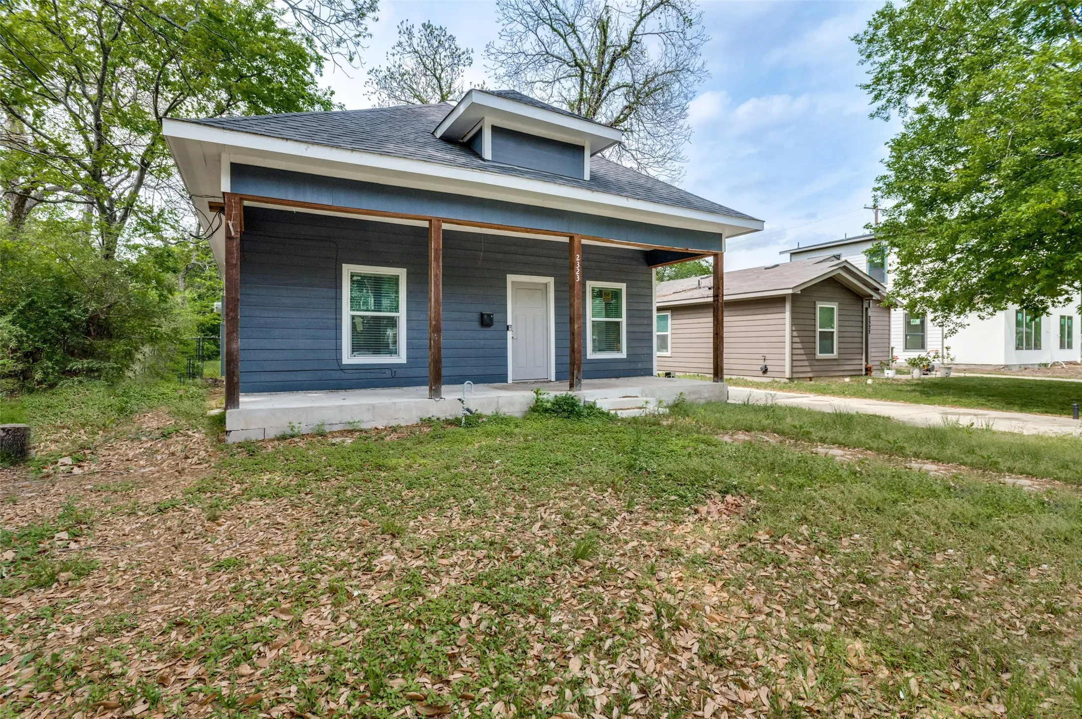 Single Family Residence For Rent in Dallas County , 2323 Stoneman Street, Dallas, Texas 75215, 4 Bedroom, 2 Bathroom, Garage spaces, 1,480 Sqft, built in 1921, mls#21238359, Real Estate Agent in Dallas, Homes For Rent in Dallas county, Homes For Rent in Dallas, Realtor in Dallas Texas, Real Estate Brokerage Independent Realty Texas, Luminita Cordes Realtor