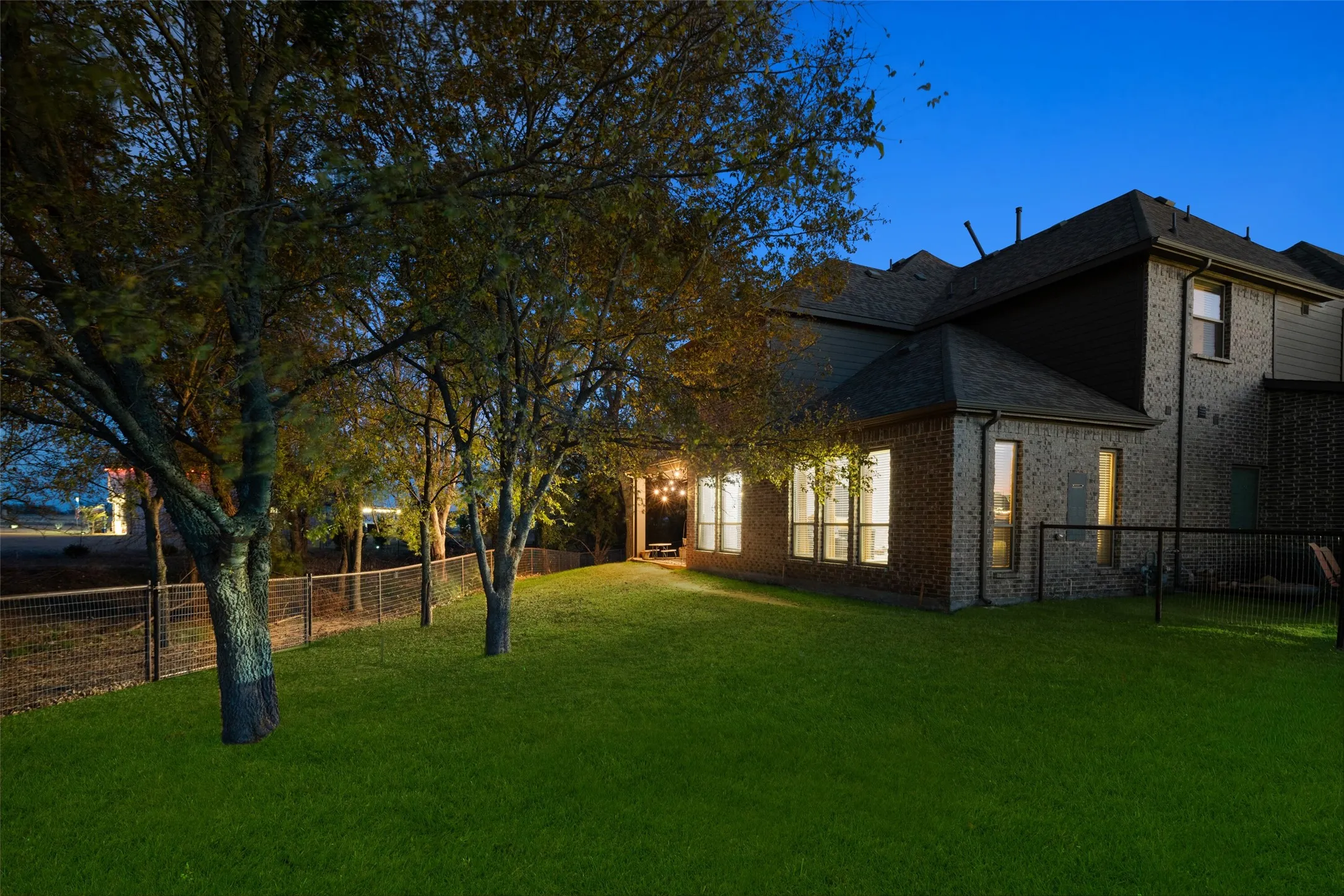Single Family Residence For Sale in Grayson County , 191 Daniel Drive, Van Alstyne, Texas 75495, 5 Bedroom, 5 Bathroom, 3 Garage spaces, 4,007 Sqft, built in 2021, mls#21238282, Real Estate Agent in Van Alstyne, Homes For Sale in Grayson county, Homes For Sale in Van Alstyne, Realtor in Van Alstyne Texas, Real Estate Brokerage Independent Realty Texas, Luminita Cordes Realtor