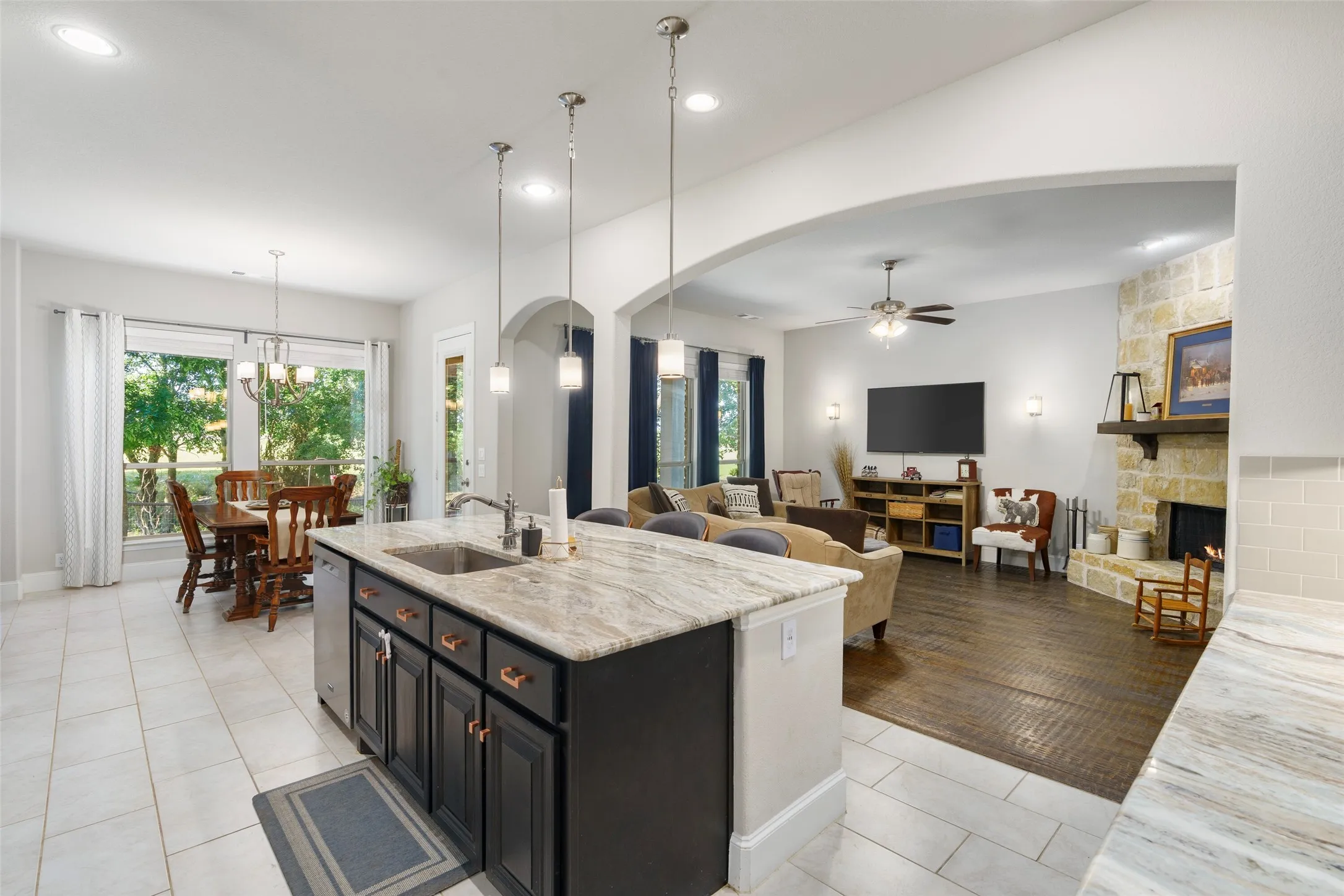 Single Family Residence For Sale in Grayson County , 191 Daniel Drive, Van Alstyne, Texas 75495, 5 Bedroom, 5 Bathroom, 3 Garage spaces, 4,007 Sqft, built in 2021, mls#21238282, Real Estate Agent in Van Alstyne, Homes For Sale in Grayson county, Homes For Sale in Van Alstyne, Realtor in Van Alstyne Texas, Real Estate Brokerage Independent Realty Texas, Luminita Cordes Realtor