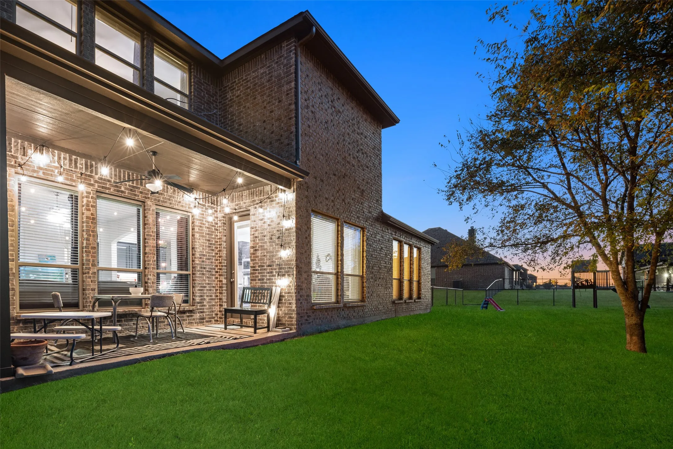 Single Family Residence For Sale in Grayson County , 191 Daniel Drive, Van Alstyne, Texas 75495, 5 Bedroom, 5 Bathroom, 3 Garage spaces, 4,007 Sqft, built in 2021, mls#21238282, Real Estate Agent in Van Alstyne, Homes For Sale in Grayson county, Homes For Sale in Van Alstyne, Realtor in Van Alstyne Texas, Real Estate Brokerage Independent Realty Texas, Luminita Cordes Realtor