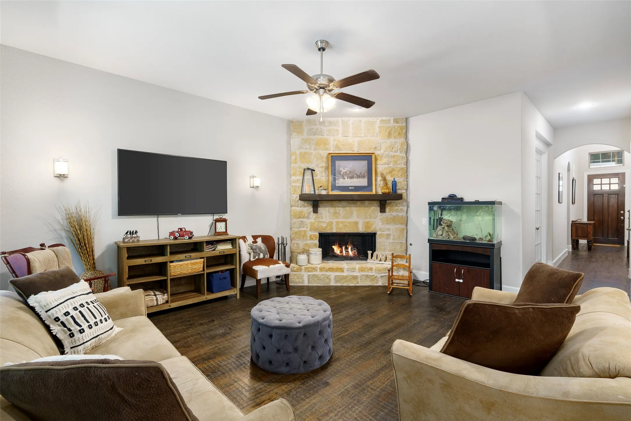 Single Family Residence For Sale in Grayson County , 191 Daniel Drive, Van Alstyne, Texas 75495, 5 Bedroom, 5 Bathroom, 3 Garage spaces, 4,007 Sqft, built in 2021, mls#21238282, Real Estate Agent in Van Alstyne, Homes For Sale in Grayson county, Homes For Sale in Van Alstyne, Realtor in Van Alstyne Texas, Real Estate Brokerage Independent Realty Texas, Luminita Cordes Realtor
