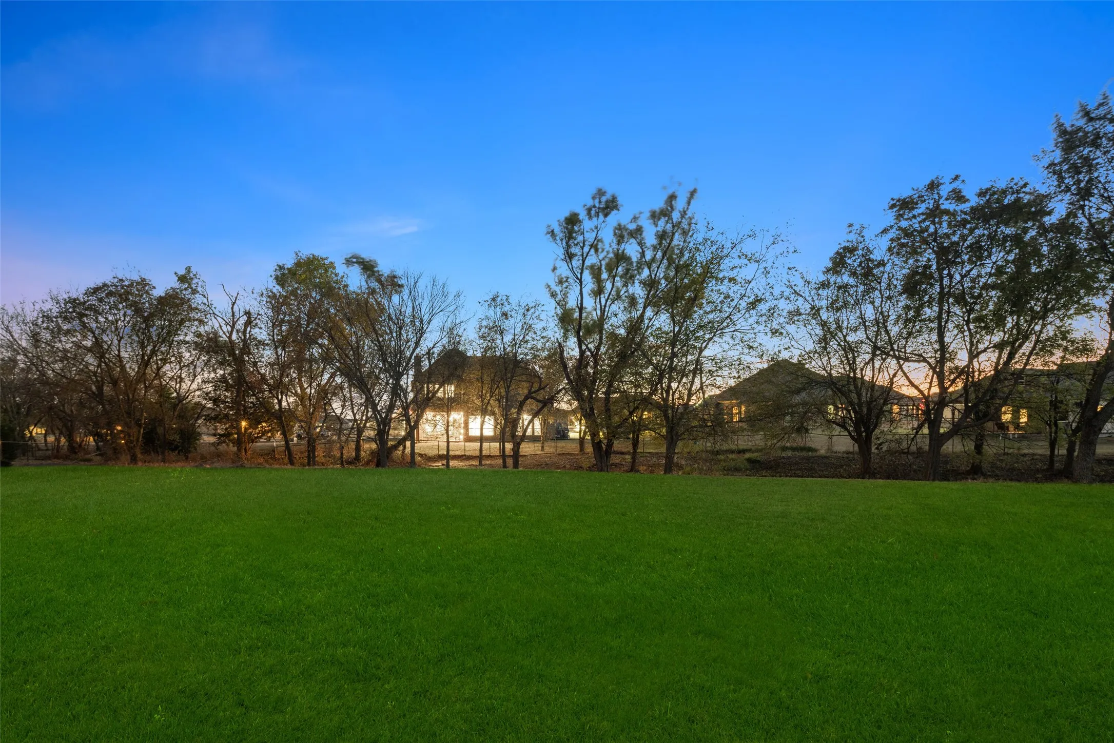 Single Family Residence For Sale in Grayson County , 191 Daniel Drive, Van Alstyne, Texas 75495, 5 Bedroom, 5 Bathroom, 3 Garage spaces, 4,007 Sqft, built in 2021, mls#21238282, Real Estate Agent in Van Alstyne, Homes For Sale in Grayson county, Homes For Sale in Van Alstyne, Realtor in Van Alstyne Texas, Real Estate Brokerage Independent Realty Texas, Luminita Cordes Realtor
