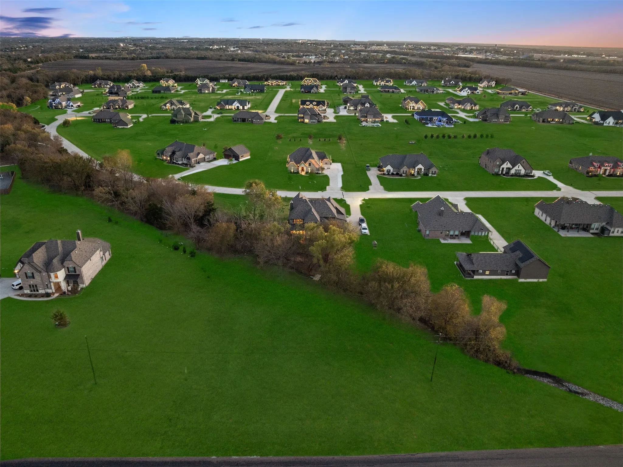 Single Family Residence For Sale in Grayson County , 191 Daniel Drive, Van Alstyne, Texas 75495, 5 Bedroom, 5 Bathroom, 3 Garage spaces, 4,007 Sqft, built in 2021, mls#21238282, Real Estate Agent in Van Alstyne, Homes For Sale in Grayson county, Homes For Sale in Van Alstyne, Realtor in Van Alstyne Texas, Real Estate Brokerage Independent Realty Texas, Luminita Cordes Realtor