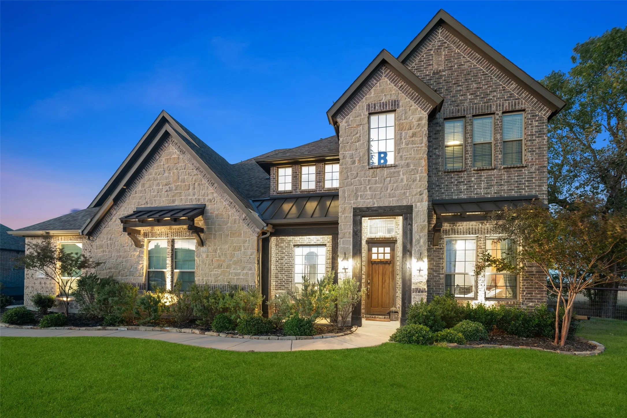 Single Family Residence For Sale in Grayson County , 191 Daniel Drive, Van Alstyne, Texas 75495, 5 Bedroom, 5 Bathroom, 3 Garage spaces, 4,007 Sqft, built in 2021, mls#21238282, Real Estate Agent in Van Alstyne, Homes For Sale in Grayson county, Homes For Sale in Van Alstyne, Realtor in Van Alstyne Texas, Real Estate Brokerage Independent Realty Texas, Luminita Cordes Realtor