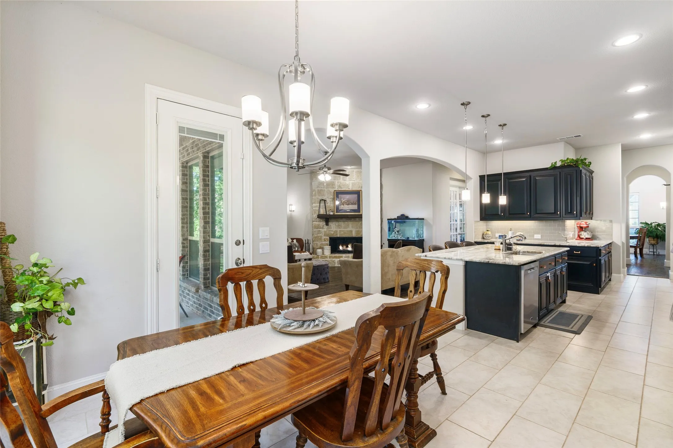 Single Family Residence For Sale in Grayson County , 191 Daniel Drive, Van Alstyne, Texas 75495, 5 Bedroom, 5 Bathroom, 3 Garage spaces, 4,007 Sqft, built in 2021, mls#21238282, Real Estate Agent in Van Alstyne, Homes For Sale in Grayson county, Homes For Sale in Van Alstyne, Realtor in Van Alstyne Texas, Real Estate Brokerage Independent Realty Texas, Luminita Cordes Realtor