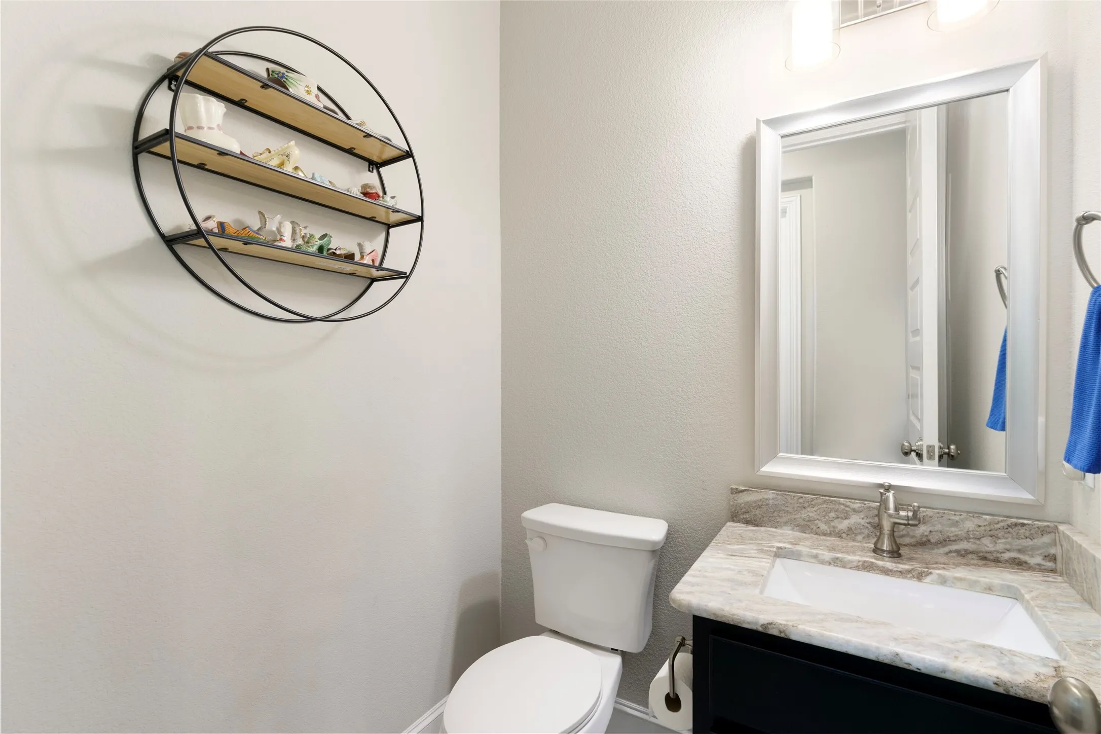 Single Family Residence For Sale in Grayson County , 191 Daniel Drive, Van Alstyne, Texas 75495, 5 Bedroom, 5 Bathroom, 3 Garage spaces, 4,007 Sqft, built in 2021, mls#21238282, Real Estate Agent in Van Alstyne, Homes For Sale in Grayson county, Homes For Sale in Van Alstyne, Realtor in Van Alstyne Texas, Real Estate Brokerage Independent Realty Texas, Luminita Cordes Realtor