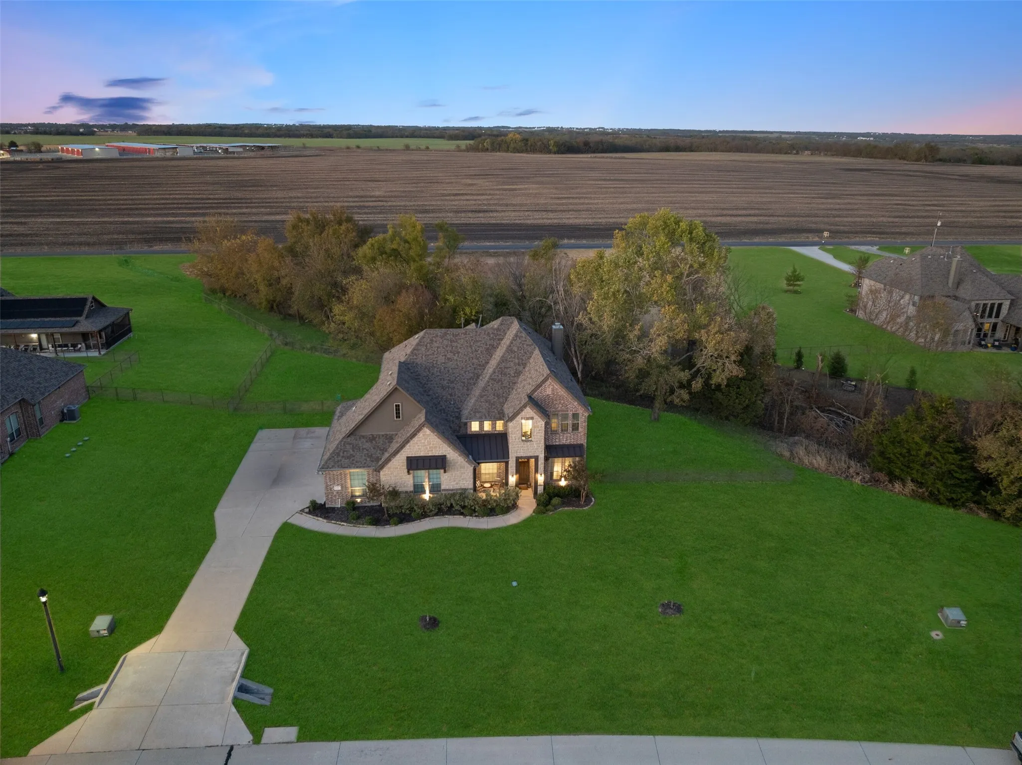 Single Family Residence For Sale in Grayson County , 191 Daniel Drive, Van Alstyne, Texas 75495, 5 Bedroom, 5 Bathroom, 3 Garage spaces, 4,007 Sqft, built in 2021, mls#21238282, Real Estate Agent in Van Alstyne, Homes For Sale in Grayson county, Homes For Sale in Van Alstyne, Realtor in Van Alstyne Texas, Real Estate Brokerage Independent Realty Texas, Luminita Cordes Realtor