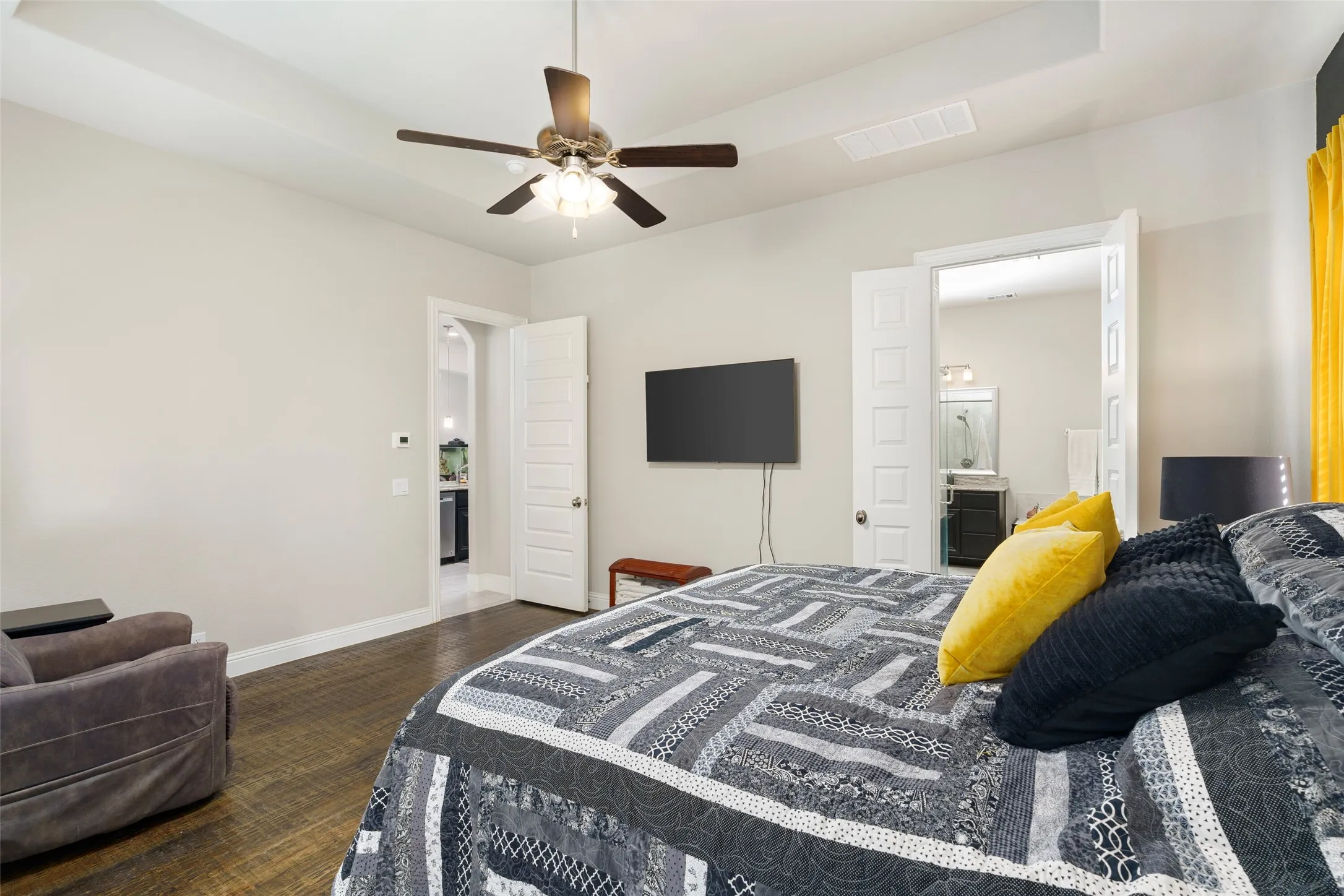 Single Family Residence For Sale in Grayson County , 191 Daniel Drive, Van Alstyne, Texas 75495, 5 Bedroom, 5 Bathroom, 3 Garage spaces, 4,007 Sqft, built in 2021, mls#21238282, Real Estate Agent in Van Alstyne, Homes For Sale in Grayson county, Homes For Sale in Van Alstyne, Realtor in Van Alstyne Texas, Real Estate Brokerage Independent Realty Texas, Luminita Cordes Realtor