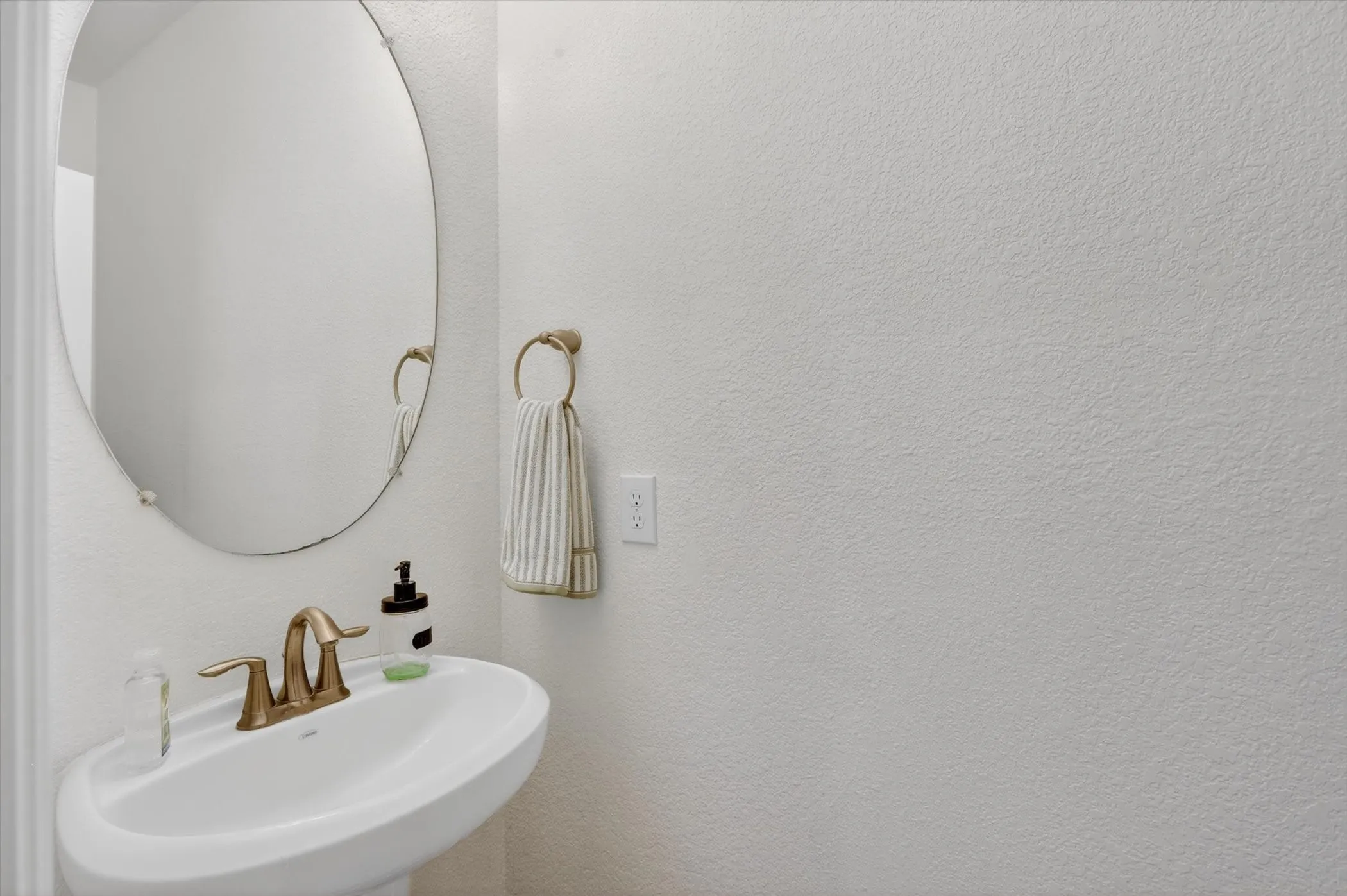 Pedestal sink with bronze-finish faucet