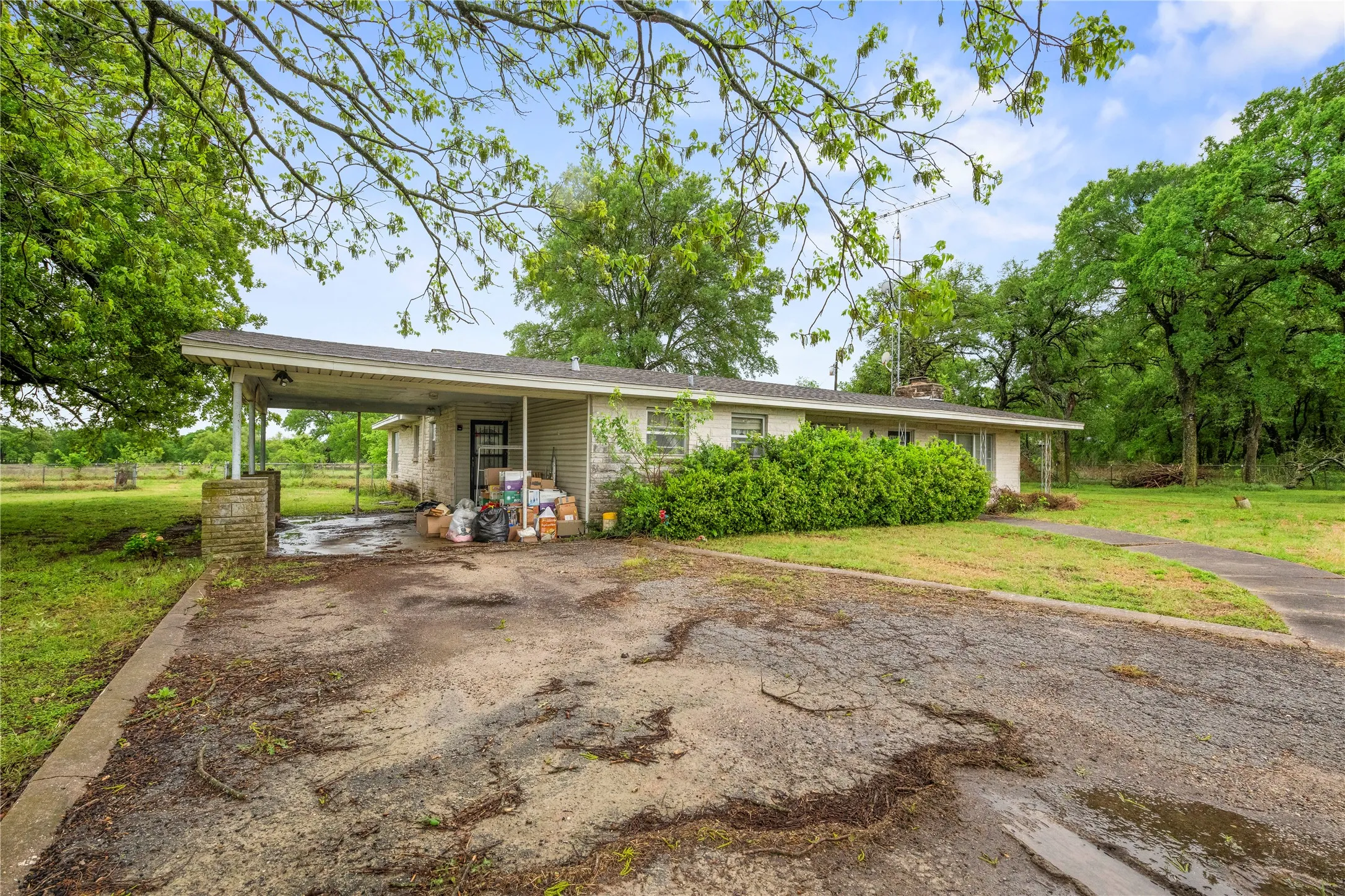 Farm For Sale in Mc Lennan County , 1000 Mcdonald Lane, Bellmead, Texas 76705, 3 Bedrooms, 2 Bathrooms, Garage spaces, 3,139 Sqft, built in 1958, Price $862,560, mls#21236429, Real Estate Agent in Bellmead, Homes For Sale in Mc Lennan county, Homes For Sale in Bellmead, Realtor in Bellmead Texas, Real Estate Brokerage Independent Realty Texas, Luminita Cordes Realtor