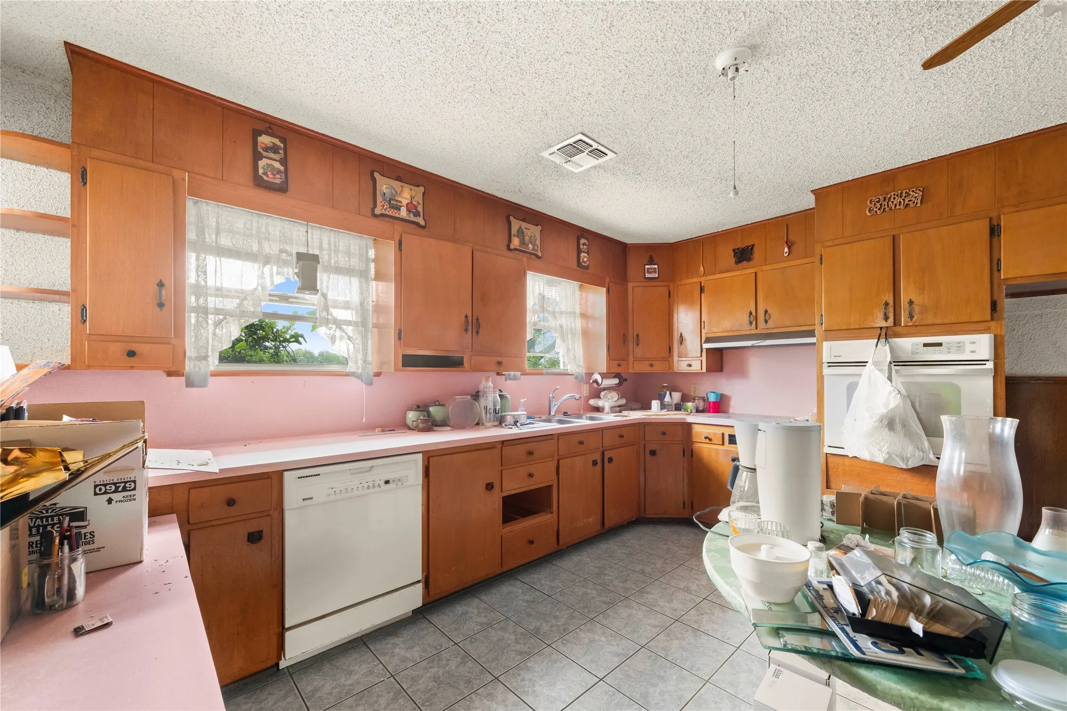 Farm For Sale in Mc Lennan County , 1000 Mcdonald Lane, Bellmead, Texas 76705, 3 Bedrooms, 2 Bathrooms, Garage spaces, 3,139 Sqft, built in 1958, Price $862,560, mls#21236429, Real Estate Agent in Bellmead, Homes For Sale in Mc Lennan county, Homes For Sale in Bellmead, Realtor in Bellmead Texas, Real Estate Brokerage Independent Realty Texas, Luminita Cordes Realtor