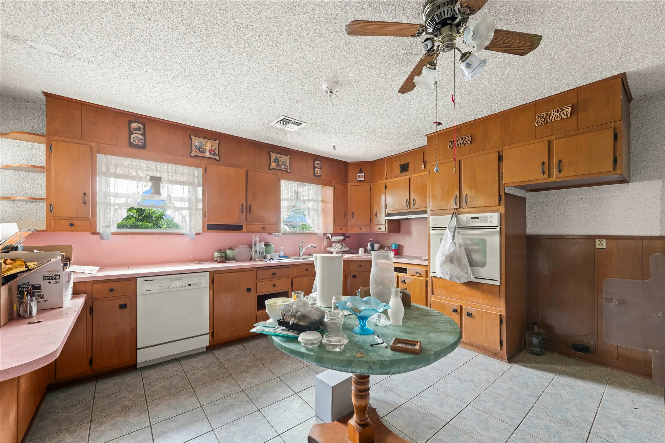 Farm For Sale in Mc Lennan County , 1000 Mcdonald Lane, Bellmead, Texas 76705, 3 Bedrooms, 2 Bathrooms, Garage spaces, 3,139 Sqft, built in 1958, Price $862,560, mls#21236429, Real Estate Agent in Bellmead, Homes For Sale in Mc Lennan county, Homes For Sale in Bellmead, Realtor in Bellmead Texas, Real Estate Brokerage Independent Realty Texas, Luminita Cordes Realtor