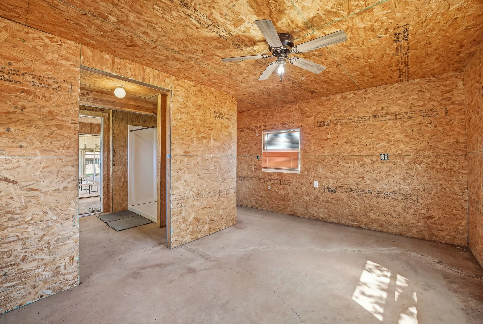 Single Family Residence For Sale in Comanche County , 1301 County Road 440, De Leon, Texas 76444, 3 Bedroom, 1 Bathroom, Garage spaces, 1,130 Sqft, built in 1961, mls#21232137, Real Estate Agent in De Leon, Homes For Sale in Comanche county, Homes For Sale in De Leon, Realtor in De Leon Texas, Real Estate Brokerage Independent Realty Texas, Luminita Cordes Realtor