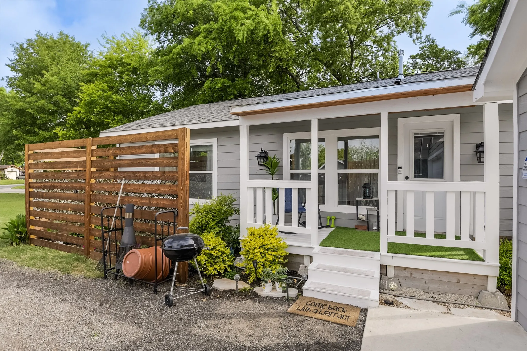 Single Family Residence For Sale in Kaufman County , 108 Westvue Street, Terrell, Texas 75160, 2 Bedroom, 1 Bathroom, 2 Garage spaces, 832 Sqft, built in 1900, mls#21237187, Real Estate Agent in Terrell, Homes For Sale in Kaufman county, Homes For Sale in Terrell, Realtor in Terrell Texas, Real Estate Brokerage Independent Realty Texas, Luminita Cordes Realtor