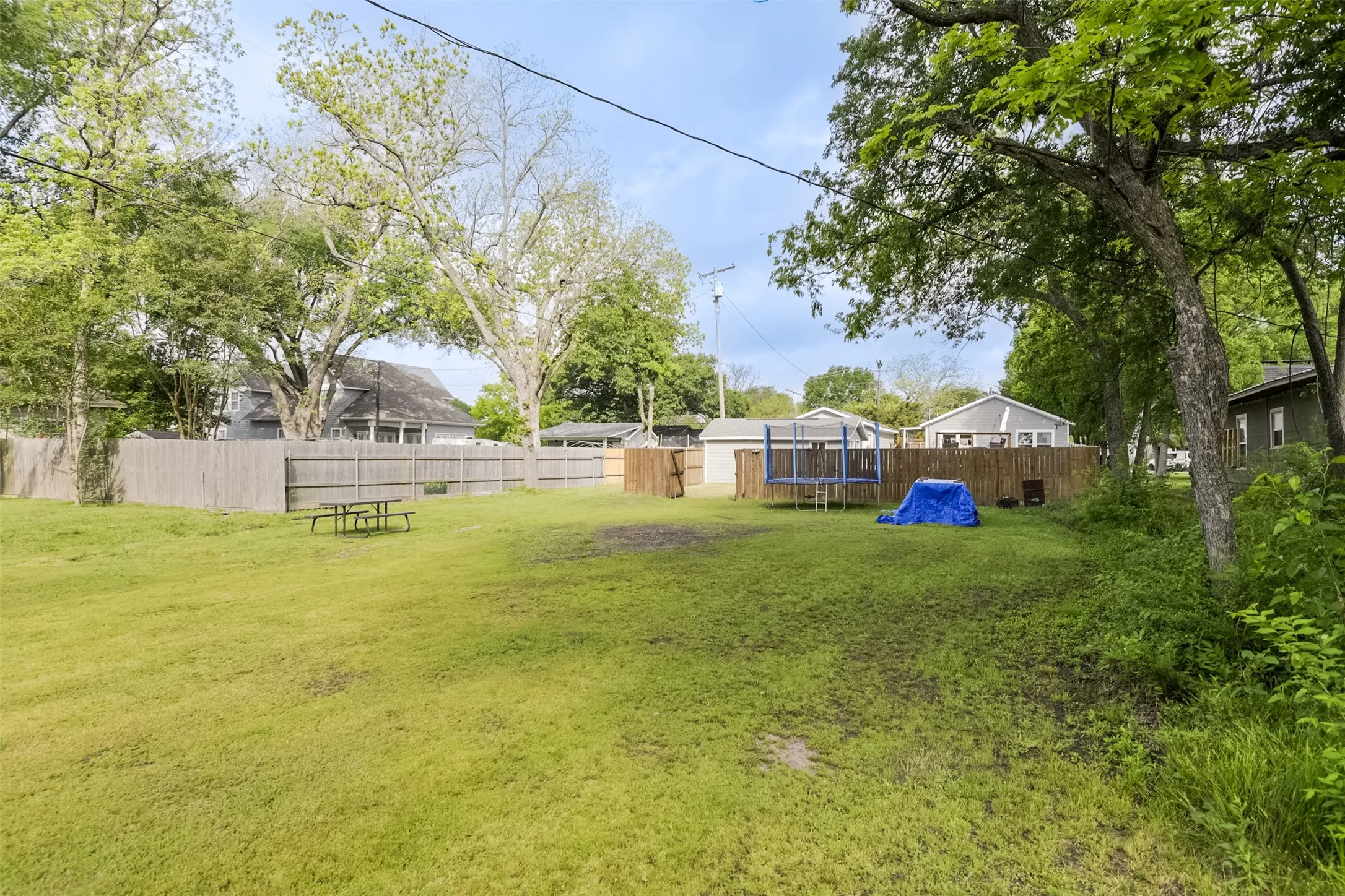 Single Family Residence For Sale in Kaufman County , 108 Westvue Street, Terrell, Texas 75160, 2 Bedroom, 1 Bathroom, 2 Garage spaces, 832 Sqft, built in 1900, mls#21237187, Real Estate Agent in Terrell, Homes For Sale in Kaufman county, Homes For Sale in Terrell, Realtor in Terrell Texas, Real Estate Brokerage Independent Realty Texas, Luminita Cordes Realtor
