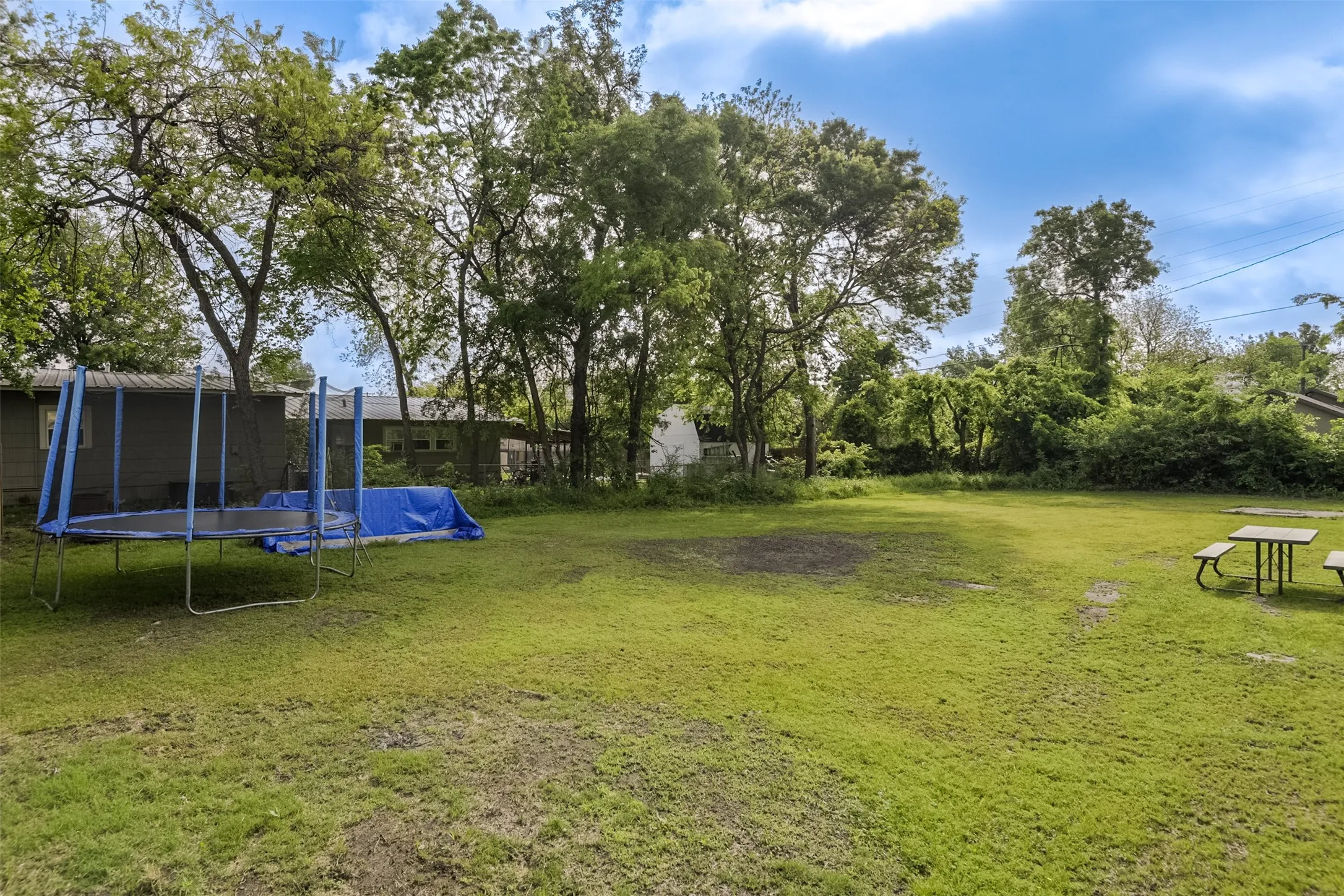 Single Family Residence For Sale in Kaufman County , 108 Westvue Street, Terrell, Texas 75160, 2 Bedroom, 1 Bathroom, 2 Garage spaces, 832 Sqft, built in 1900, mls#21237187, Real Estate Agent in Terrell, Homes For Sale in Kaufman county, Homes For Sale in Terrell, Realtor in Terrell Texas, Real Estate Brokerage Independent Realty Texas, Luminita Cordes Realtor