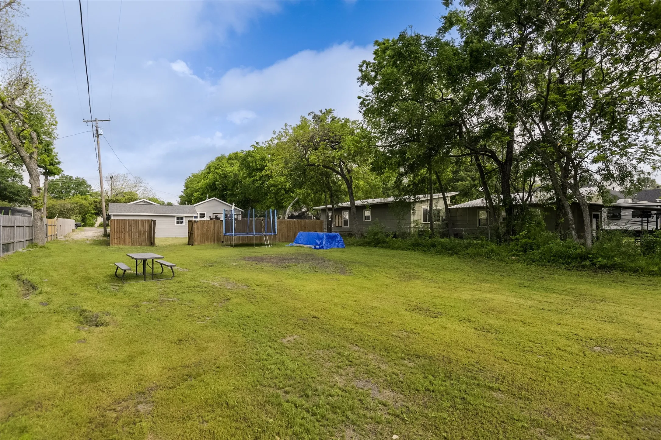 Single Family Residence For Sale in Kaufman County , 108 Westvue Street, Terrell, Texas 75160, 2 Bedroom, 1 Bathroom, 2 Garage spaces, 832 Sqft, built in 1900, mls#21237187, Real Estate Agent in Terrell, Homes For Sale in Kaufman county, Homes For Sale in Terrell, Realtor in Terrell Texas, Real Estate Brokerage Independent Realty Texas, Luminita Cordes Realtor