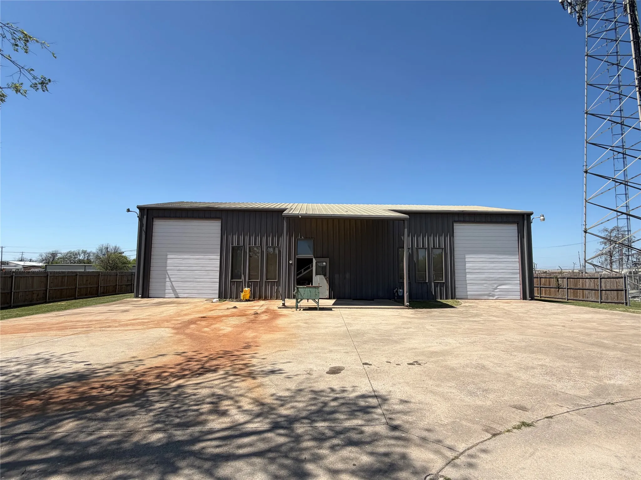 Business For Sale in Tarrant County , 203 N Hampton Road, Crowley, Texas 76036, 0, 0, Garage spaces, 0 Sqft, built in 2001, Preowned, Price $599,000, mls#21238178, Real Estate Agent in Crowley, Homes For Sale in Tarrant county, Homes For Sale in Crowley, Realtor in Crowley Texas, Real Estate Brokerage Independent Realty Texas, Luminita Cordes Realtor