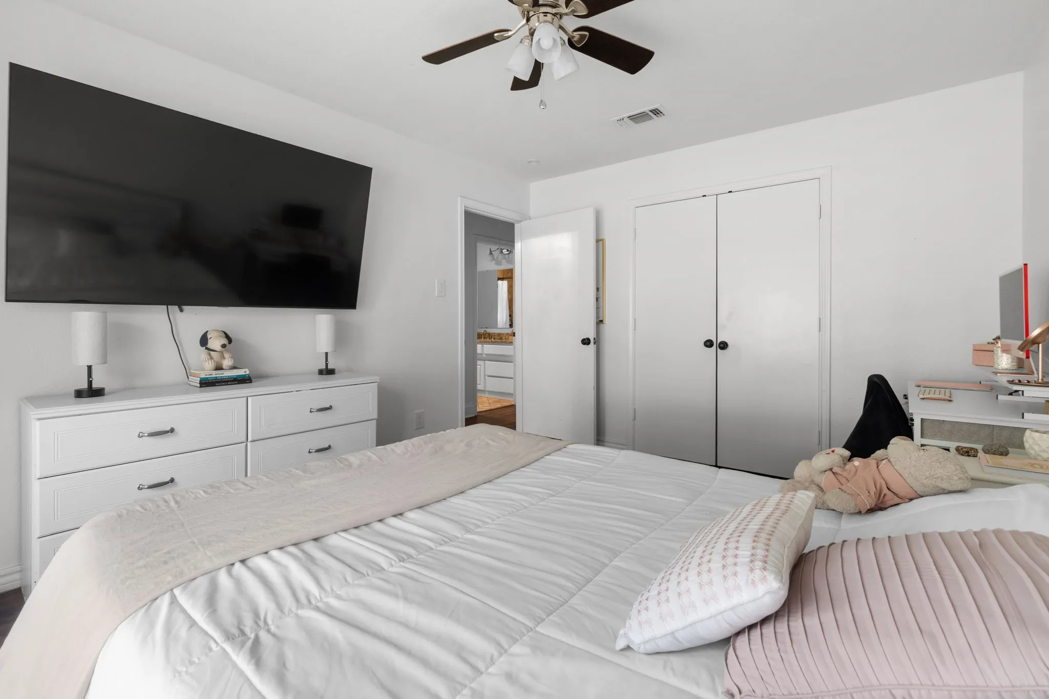 Bedroom featuring a ceiling fan and a closet
