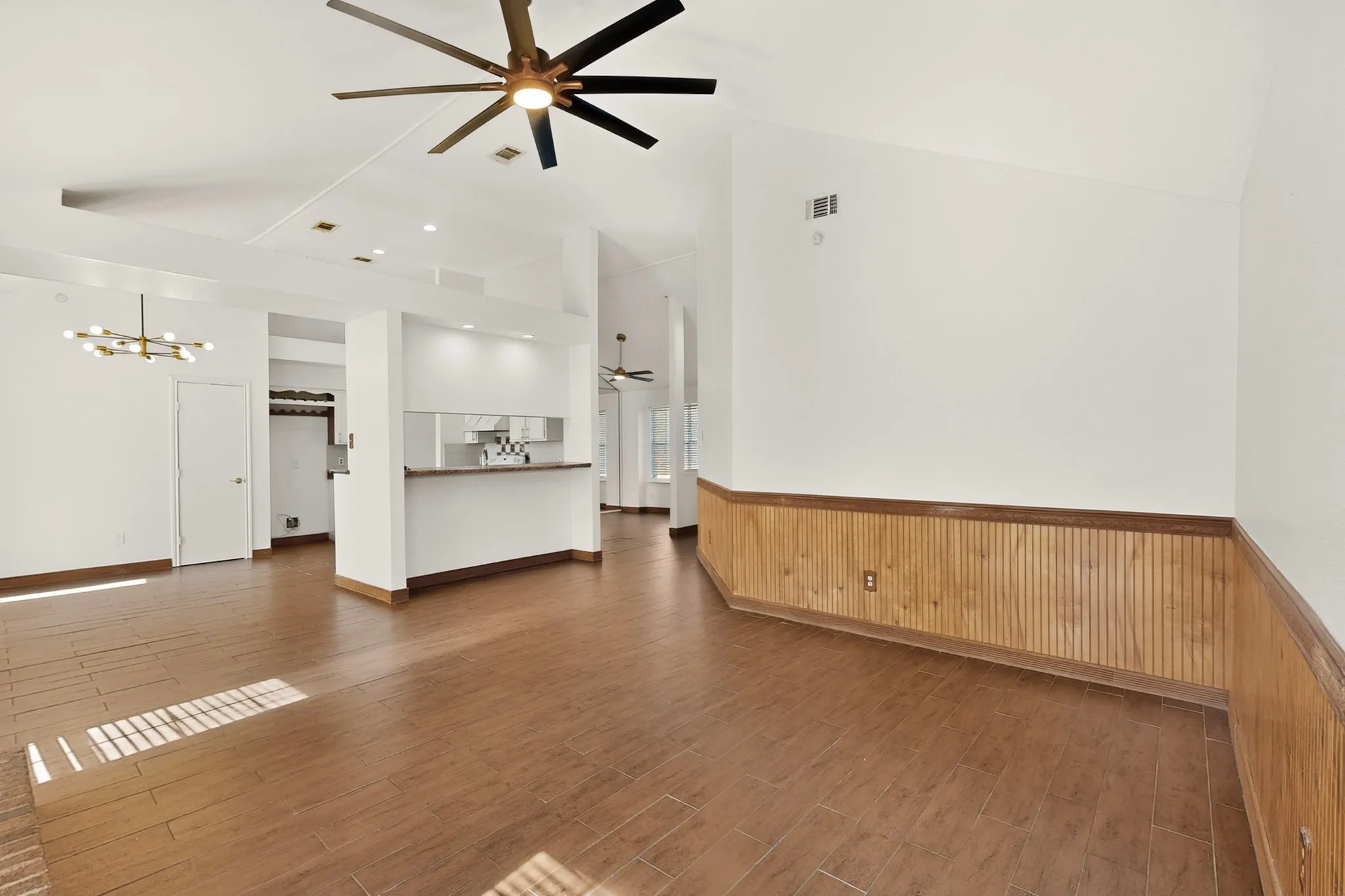 Single Family Residence For Rent in Dallas County , 3305 Bucknell Drive, Rowlett, Texas 75088, 3 Bedroom, 2 Bathroom, 2 Garage spaces, 1,596 Sqft, built in 1985, mls#21238474, Real Estate Agent in Rowlett, Homes For Rent in Dallas county, Homes For Rent in Rowlett, Realtor in Rowlett Texas, Real Estate Brokerage Independent Realty Texas, Luminita Cordes Realtor