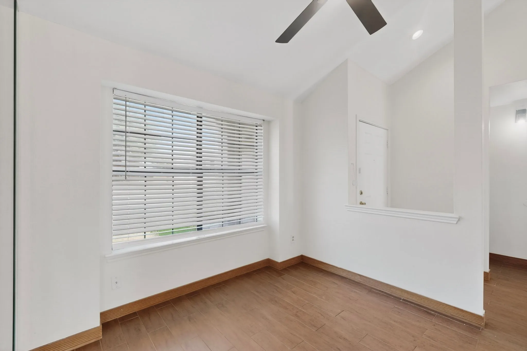 Single Family Residence For Rent in Dallas County , 3305 Bucknell Drive, Rowlett, Texas 75088, 3 Bedroom, 2 Bathroom, 2 Garage spaces, 1,596 Sqft, built in 1985, mls#21238474, Real Estate Agent in Rowlett, Homes For Rent in Dallas county, Homes For Rent in Rowlett, Realtor in Rowlett Texas, Real Estate Brokerage Independent Realty Texas, Luminita Cordes Realtor